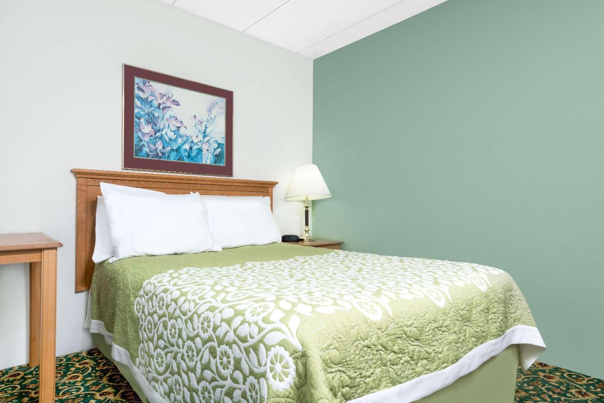 Days Inn by Wyndham St Cloud photo 9