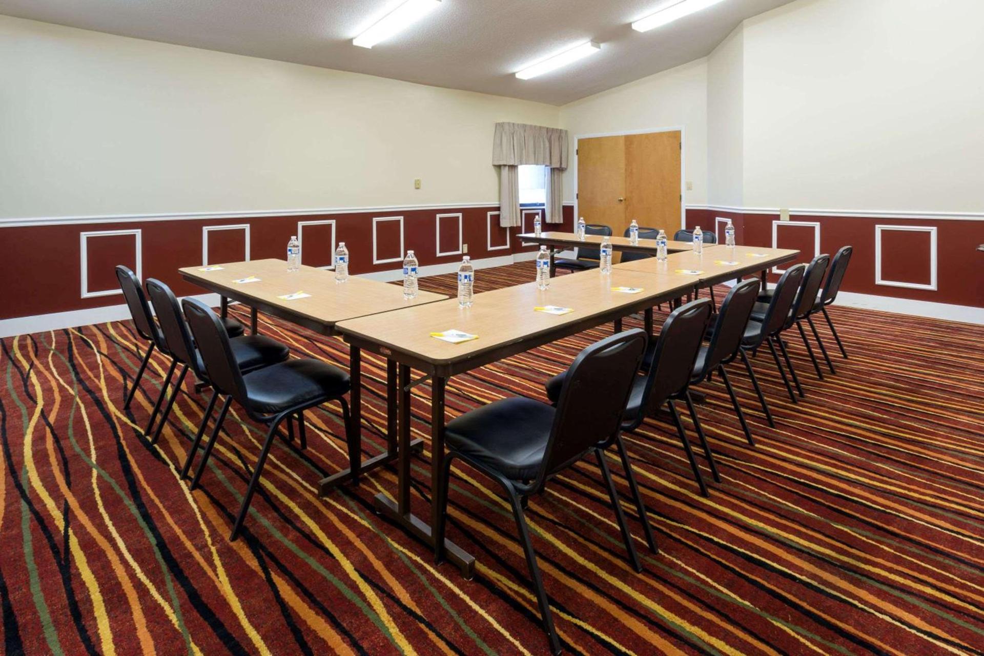 Days Inn & Suites by Wyndham Northwest Indianapolis photo 25