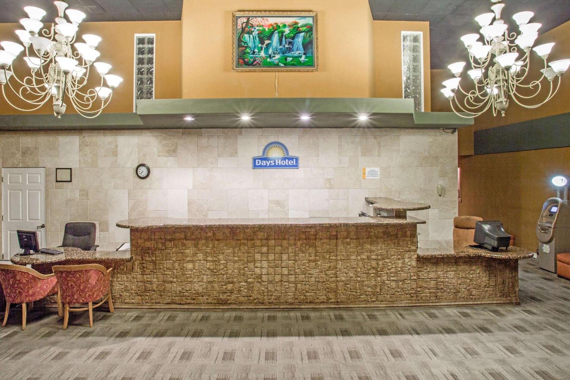 The Grand Inn Peoria photo 2