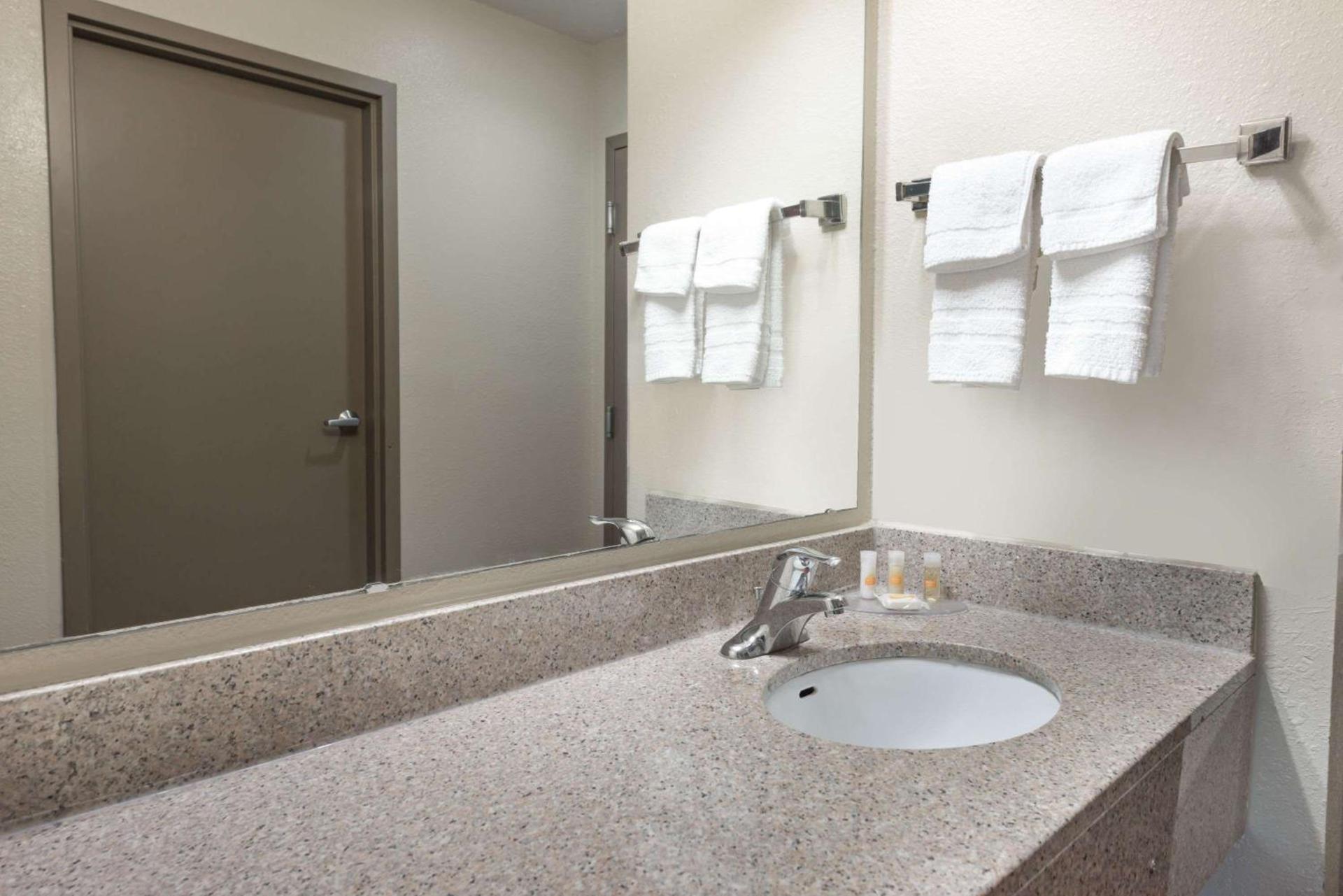Days Inn by Wyndham St Peters/St Charles photo 15