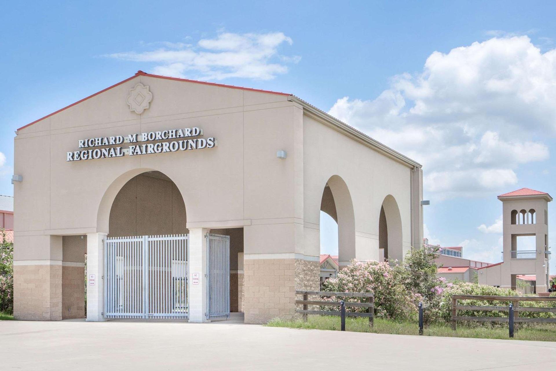 Days Inn by Wyndham Robstown photo 13