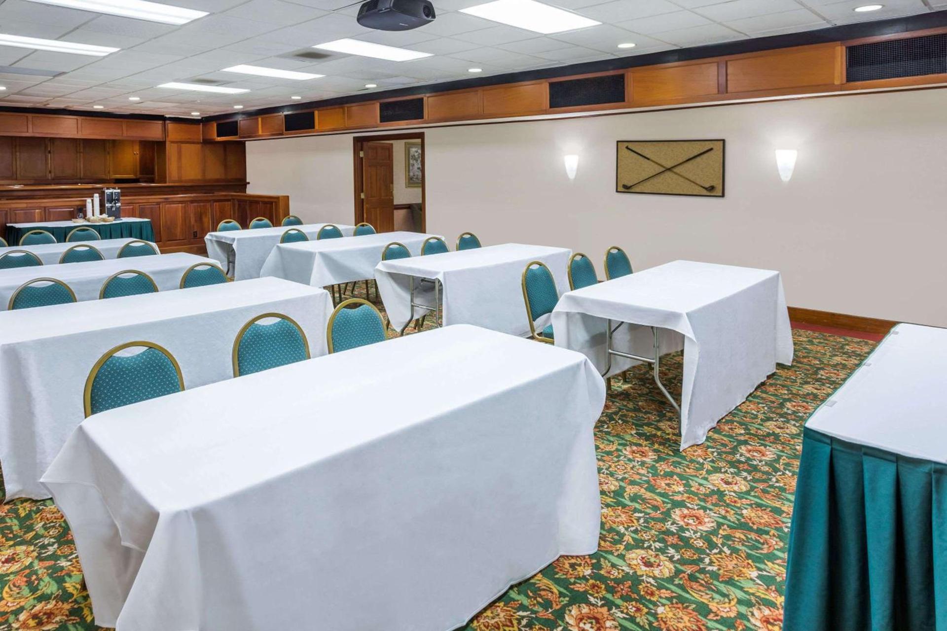 Clarion Inn Southern Pines - Pinehurst photo 11