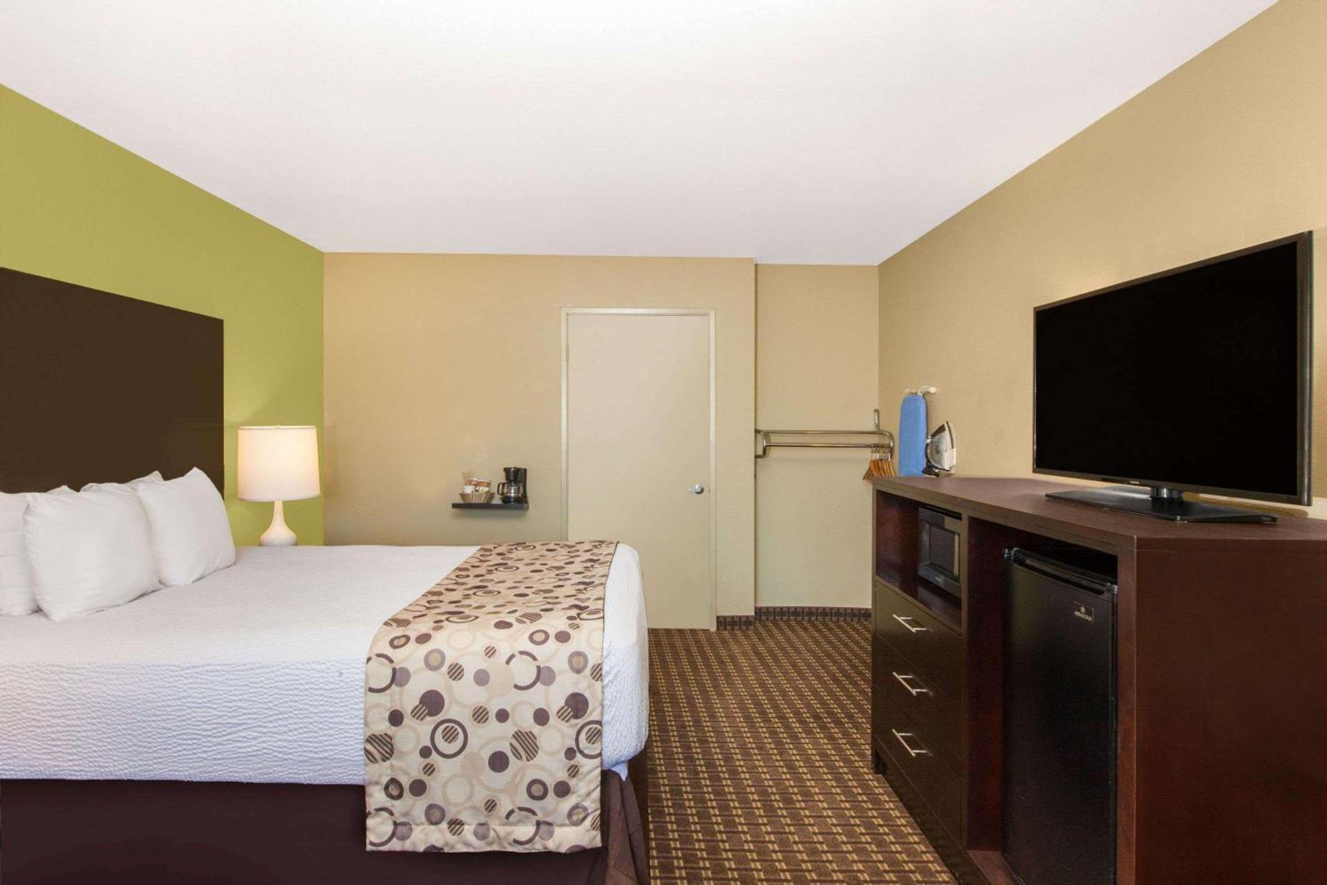 Days Inn by Wyndham San Jose Airport photo 11