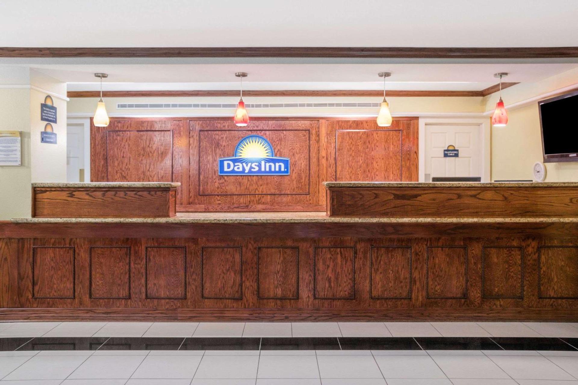 Days Inn by Wyndham Houston photo 2