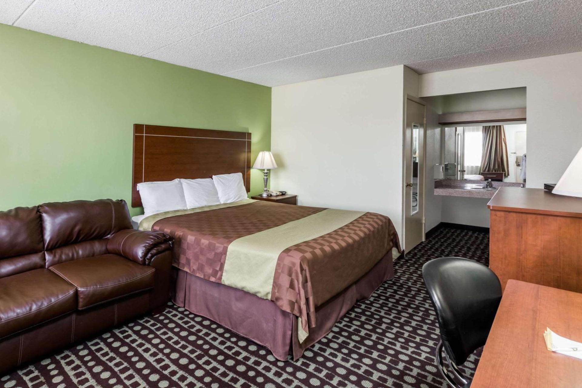 Days Inn by Wyndham Midland photo 5