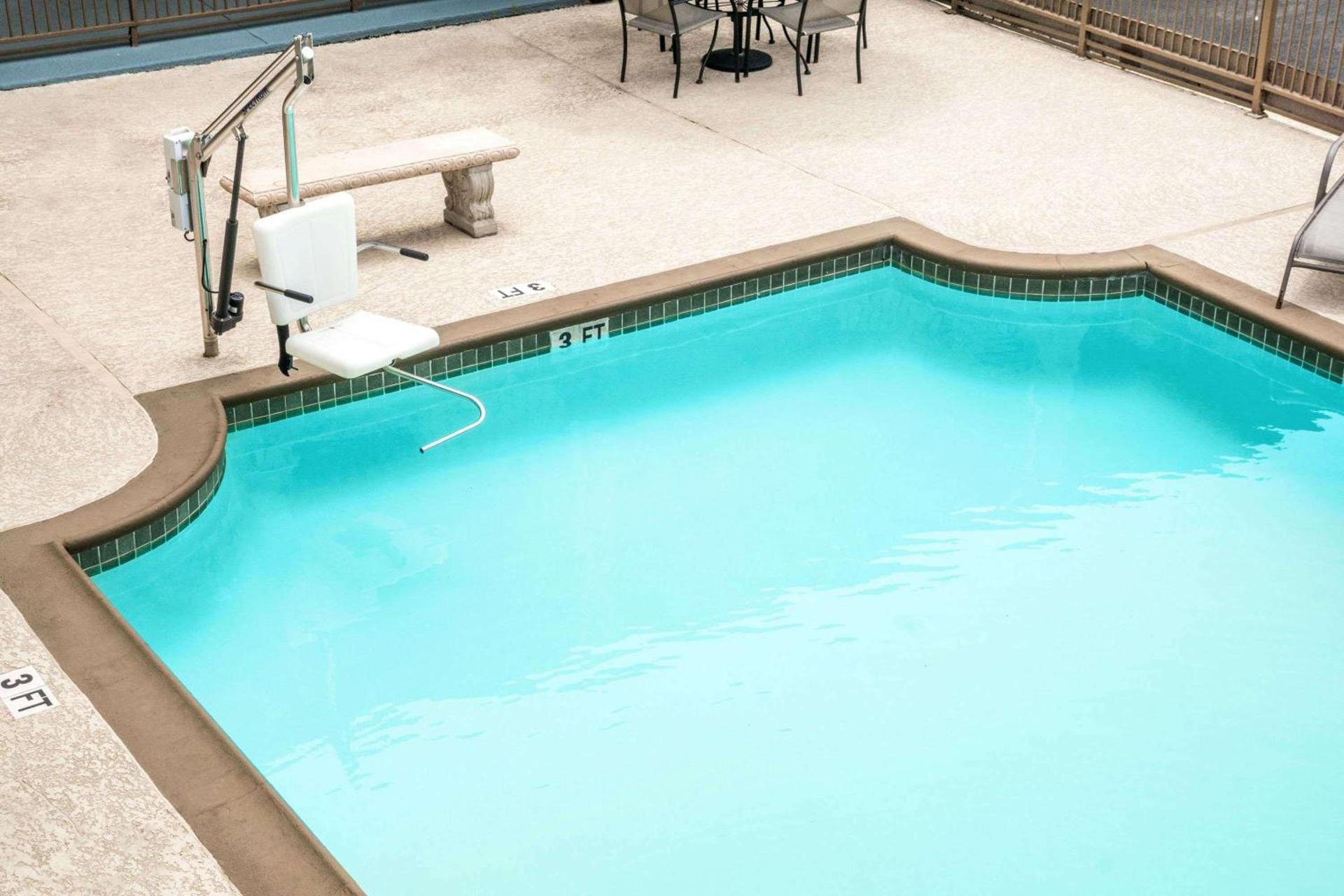 Days Inn by Wyndham Houston photo 6