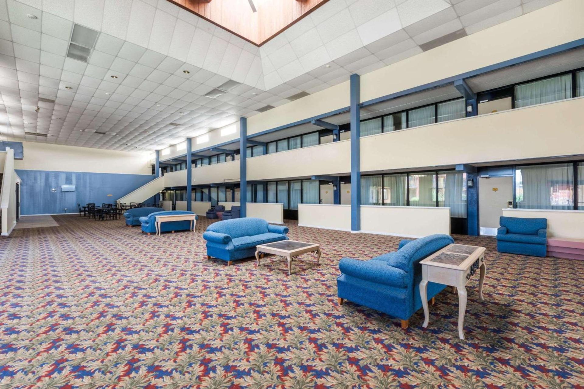 Days Inn by Wyndham Midland photo 12