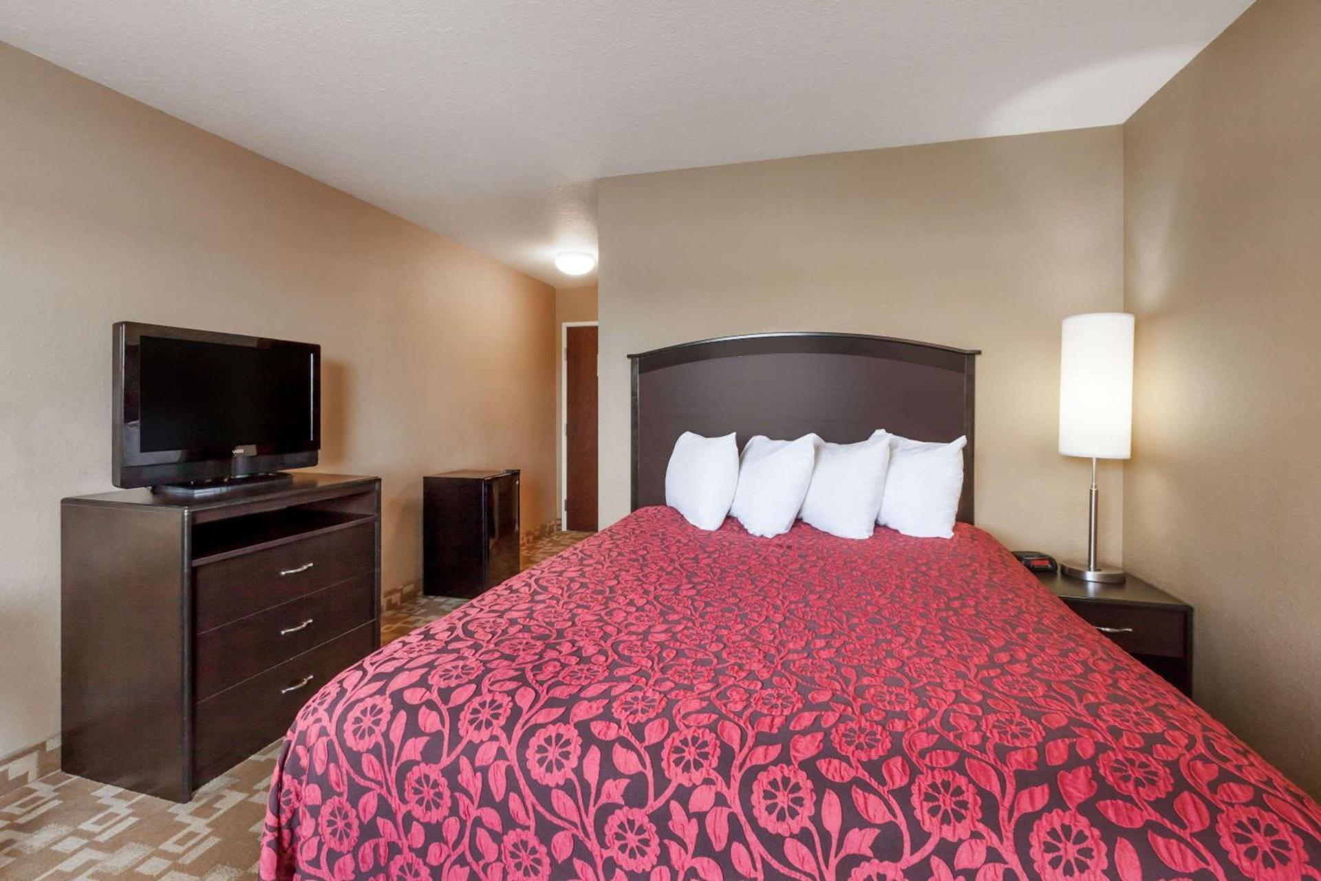 Days Inn by Wyndham Central City photo 5