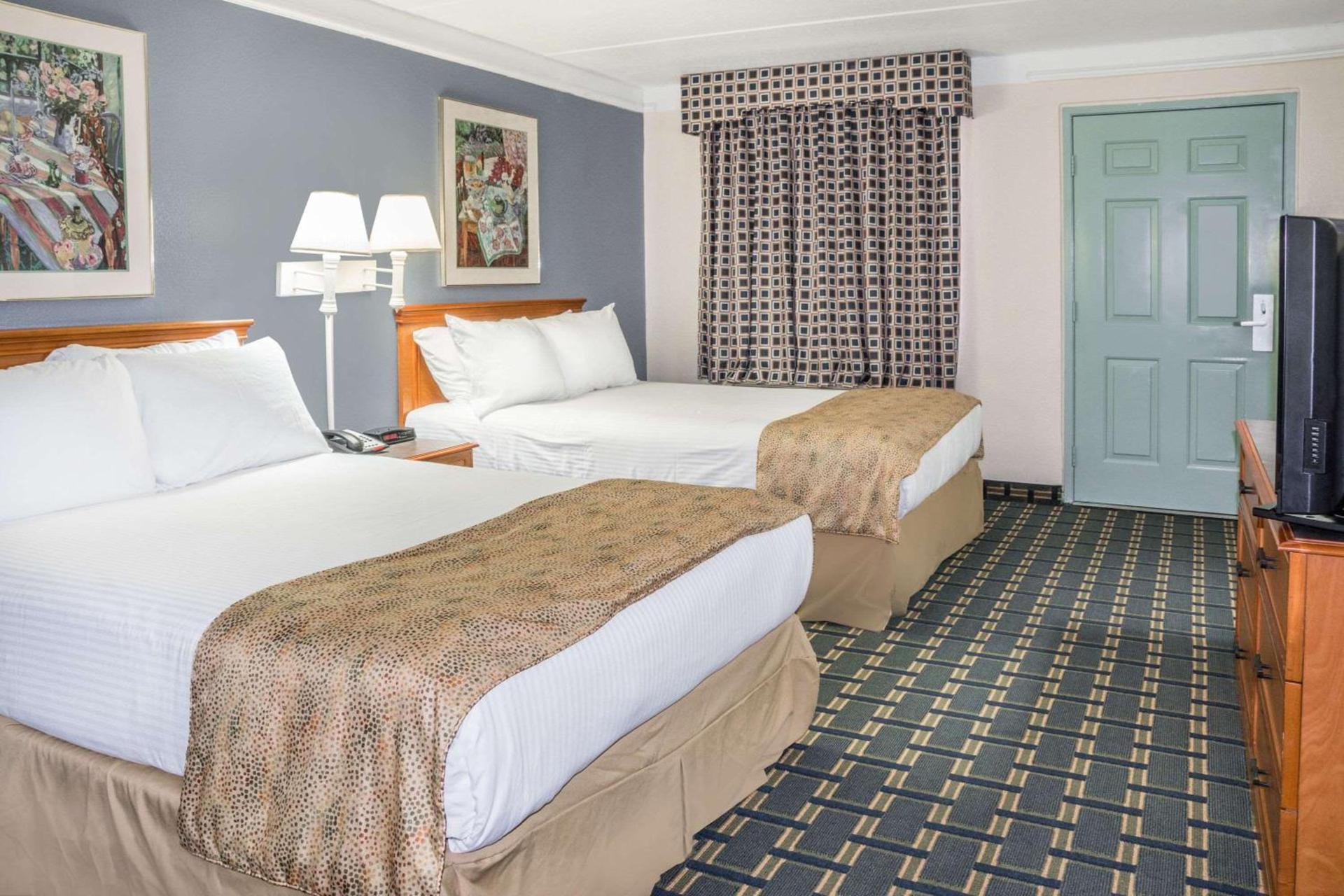 Days Inn by Wyndham Houston photo 8