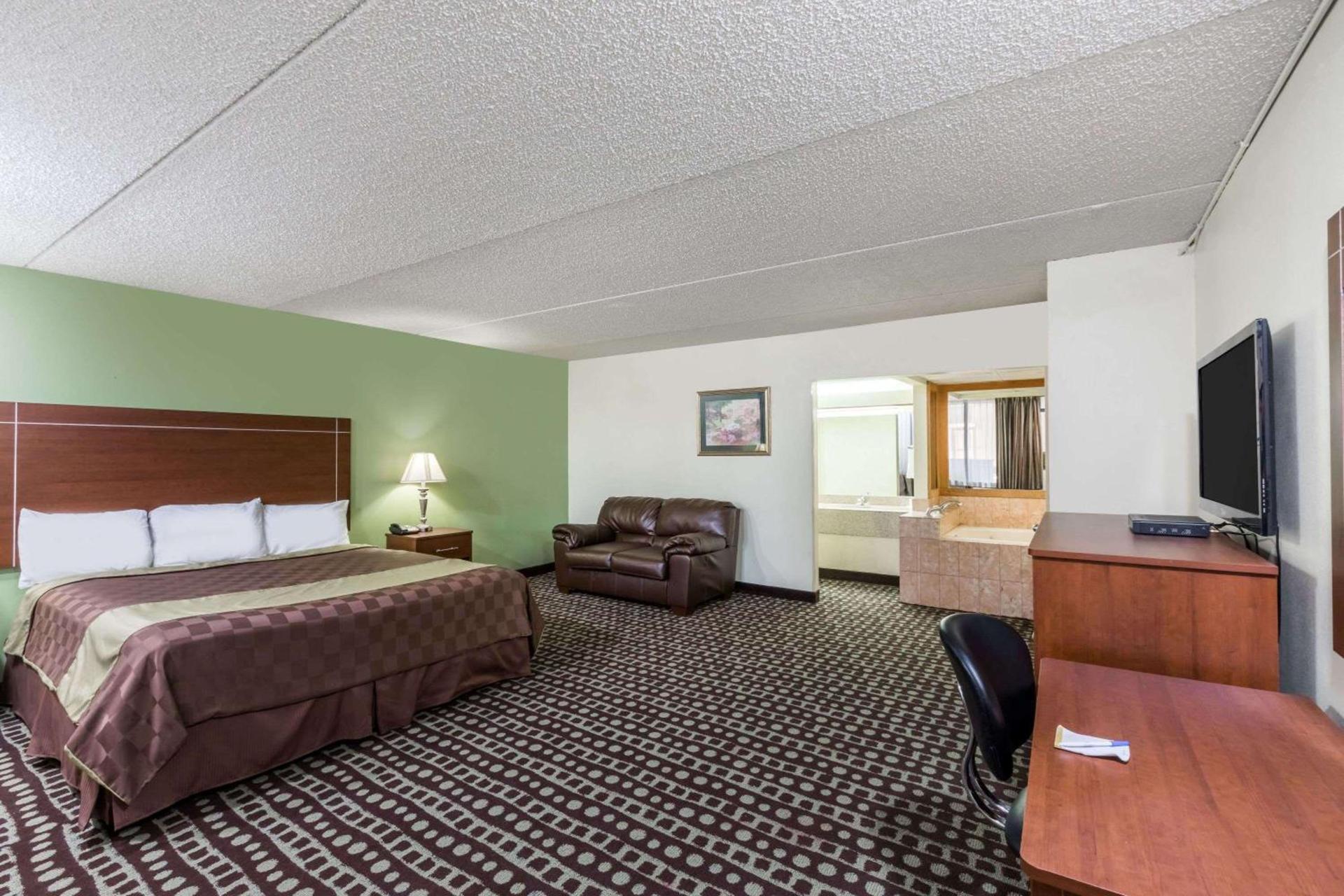 Days Inn by Wyndham Midland photo 9