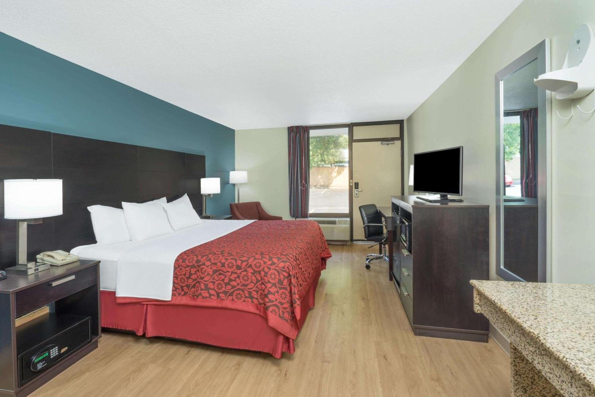 Days Inn by Wyndham Raleigh Midtown photo 25
