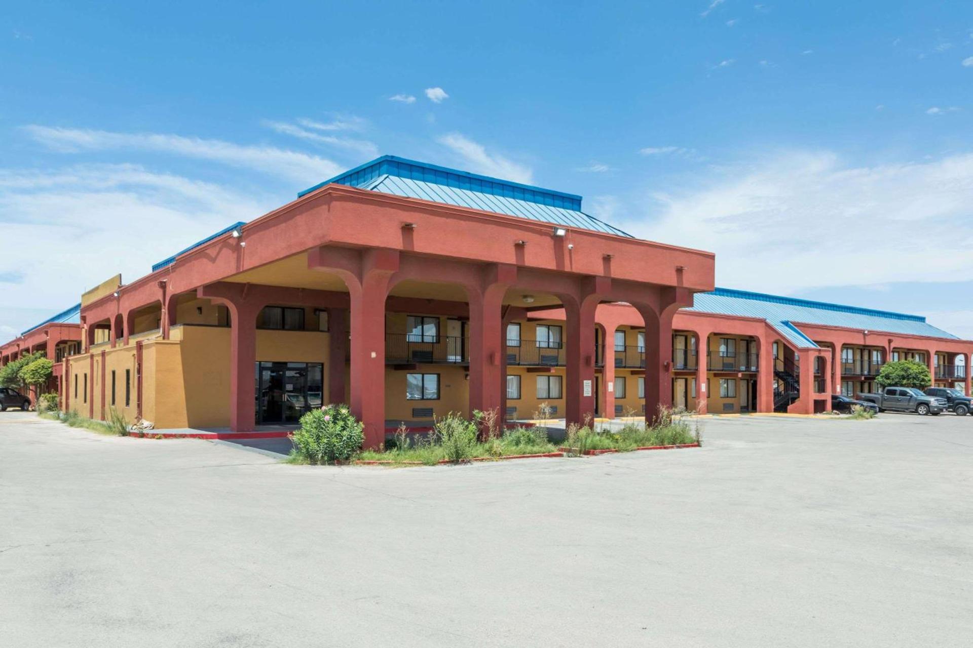 Days Inn by Wyndham Midland photo 1
