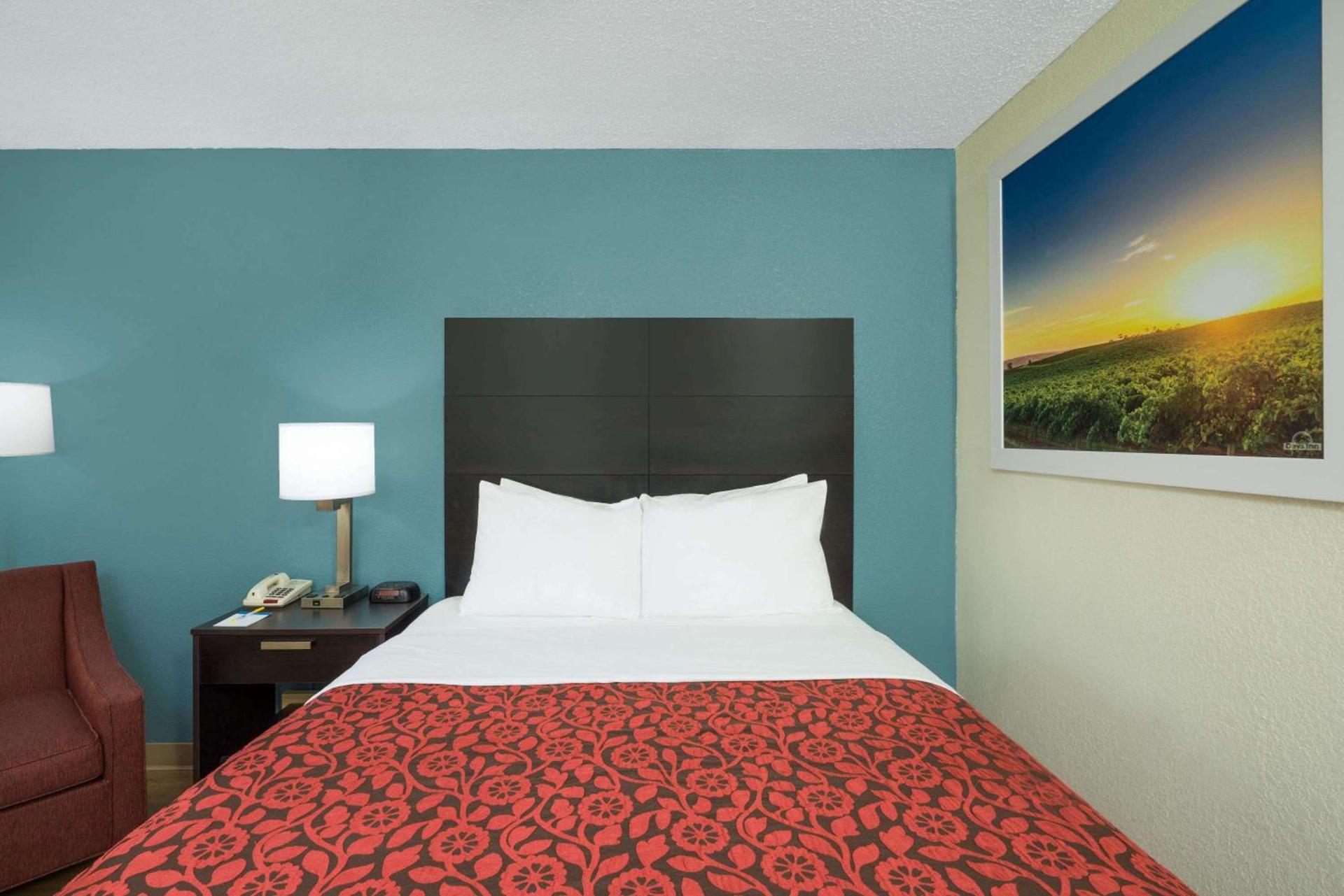 Days Inn by Wyndham Raleigh Midtown photo 23