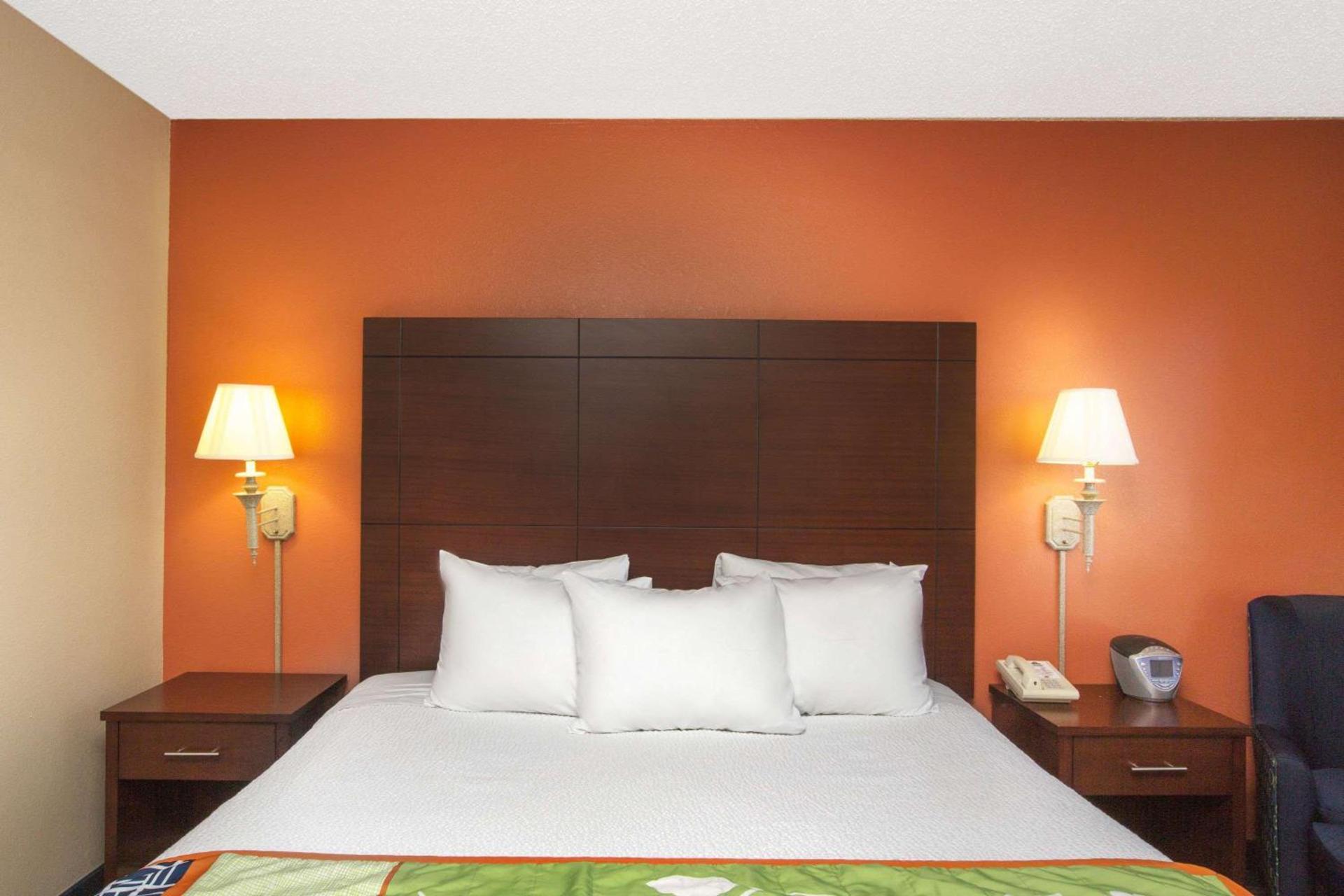 Days Inn by Wyndham Fremont photo 13