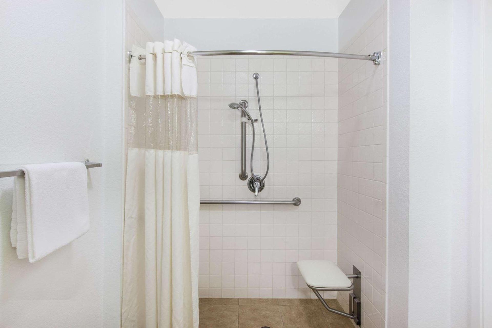 Days Inn by Wyndham San Jose Airport photo 9