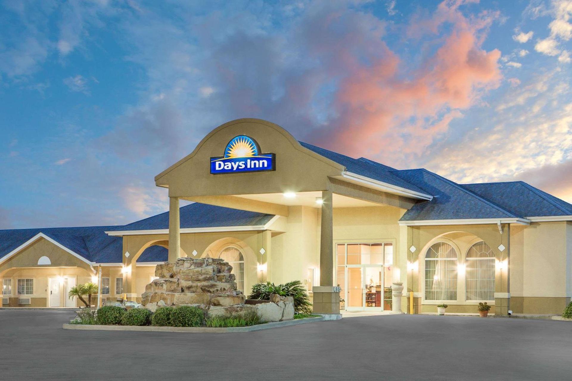 Days Inn by Wyndham Robstown photo 1