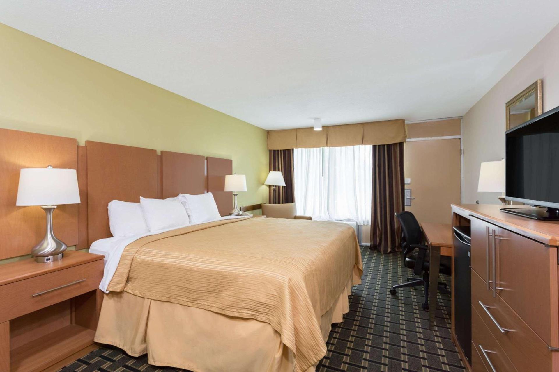 Clarion Inn Southern Pines - Pinehurst photo 9