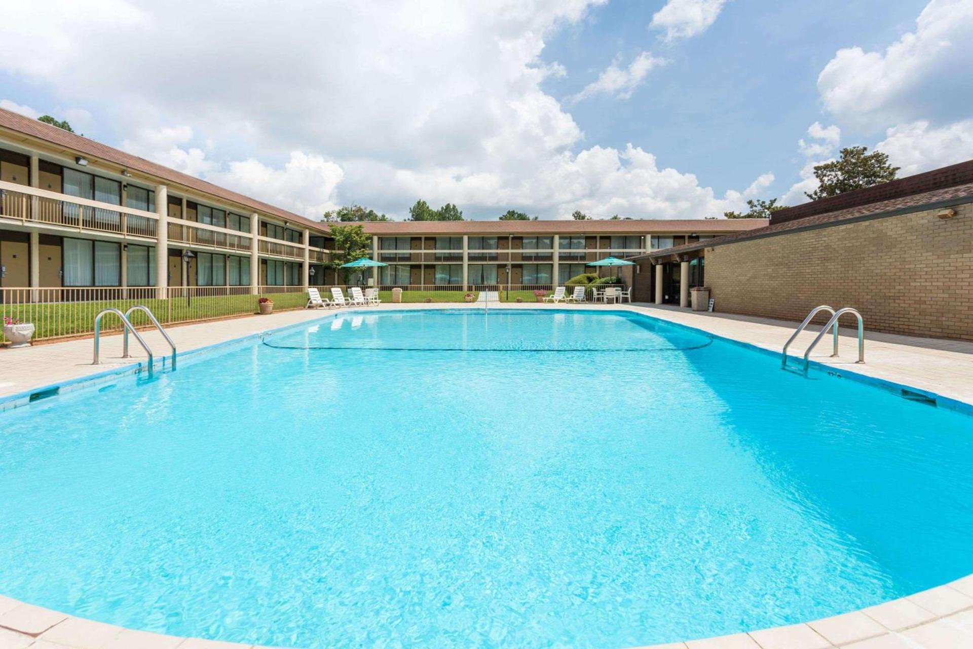 Clarion Inn Southern Pines - Pinehurst photo 2