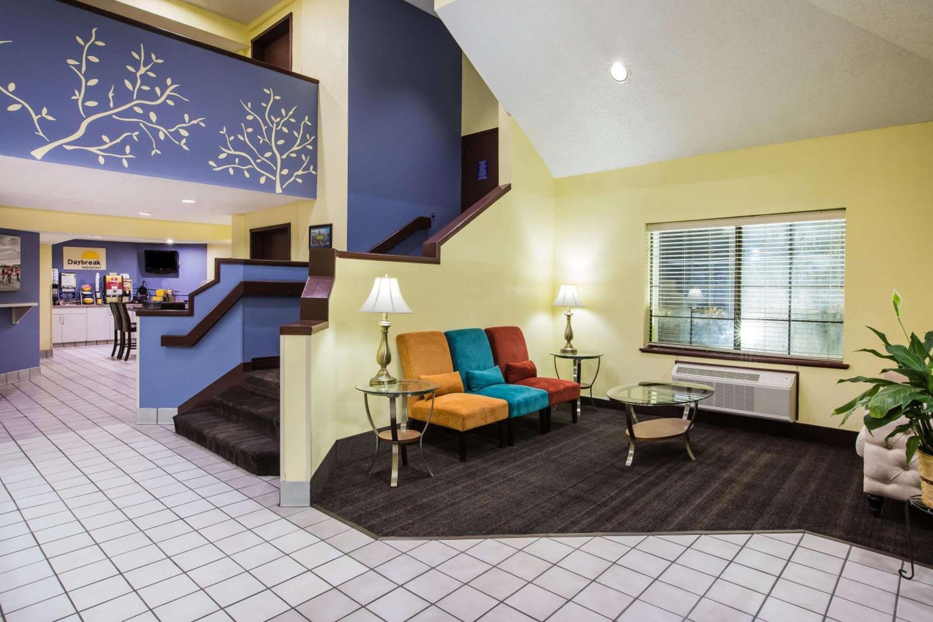 Days Inn by Wyndham Blue Springs photo 3