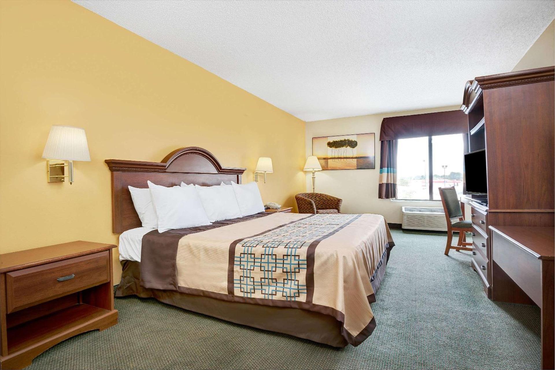 Days Inn by Wyndham Burlington East photo 16