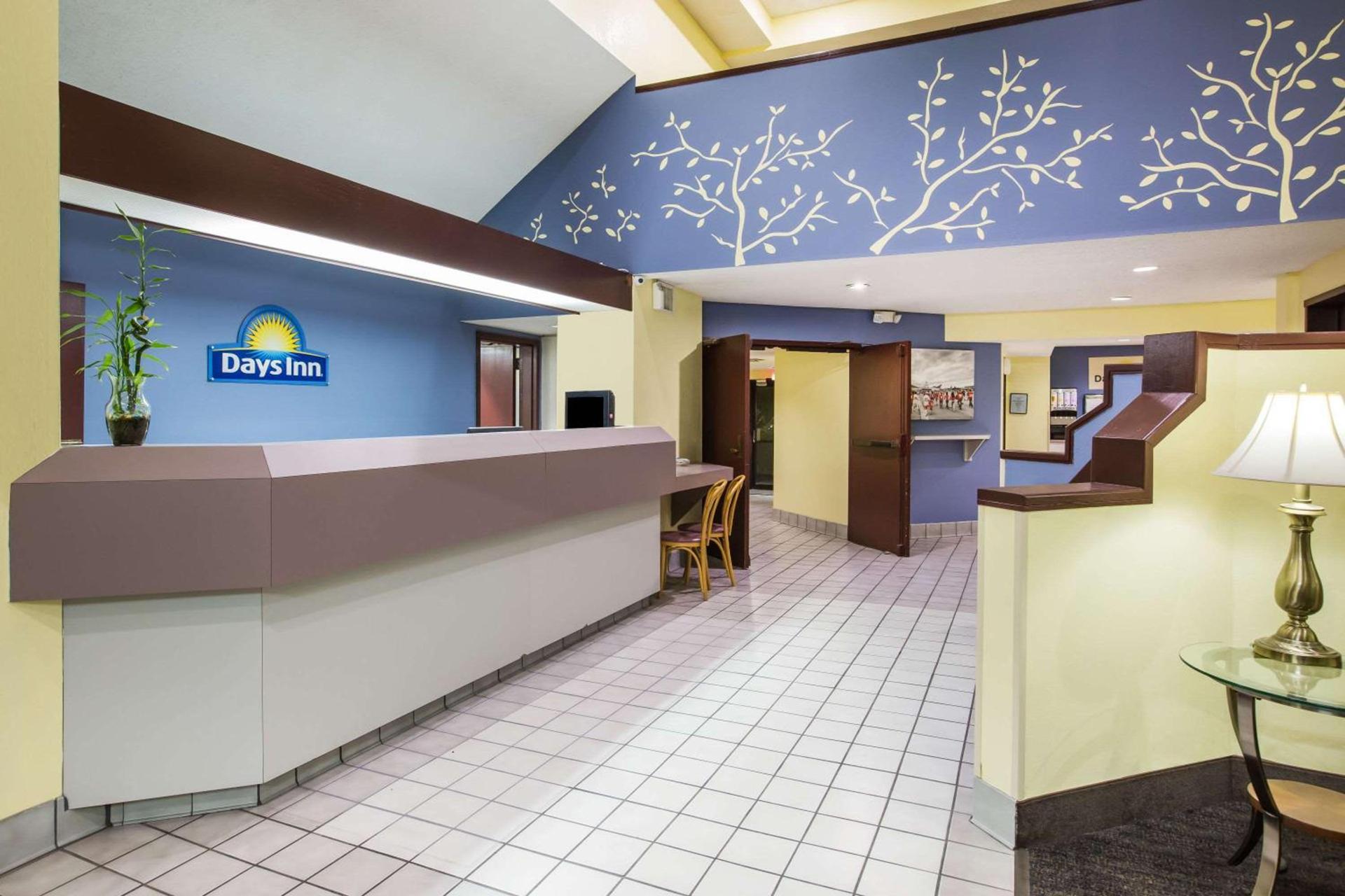 Days Inn by Wyndham Blue Springs photo 4