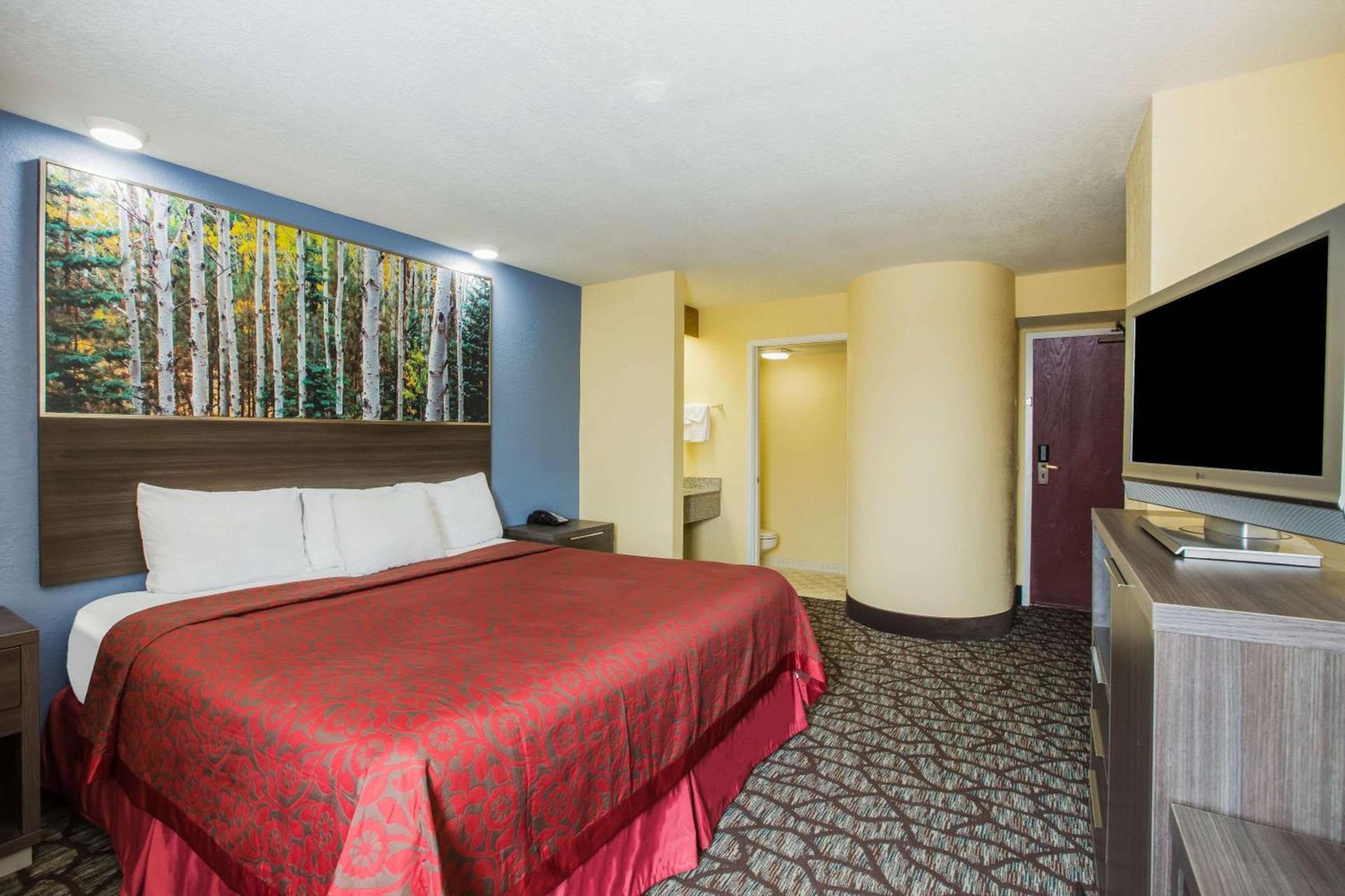 Days Inn by Wyndham Blue Springs photo 10