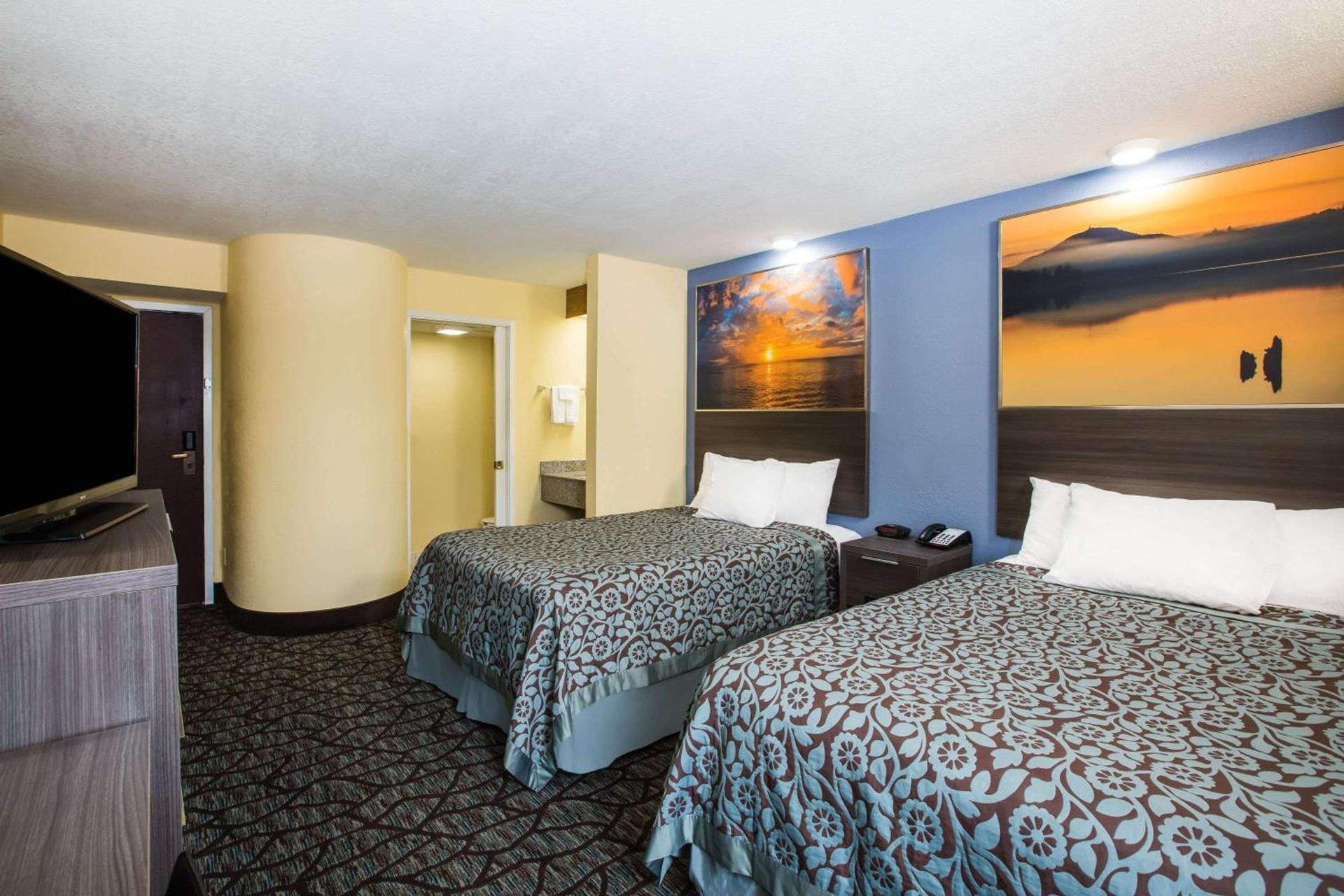 Days Inn by Wyndham Blue Springs photo 6