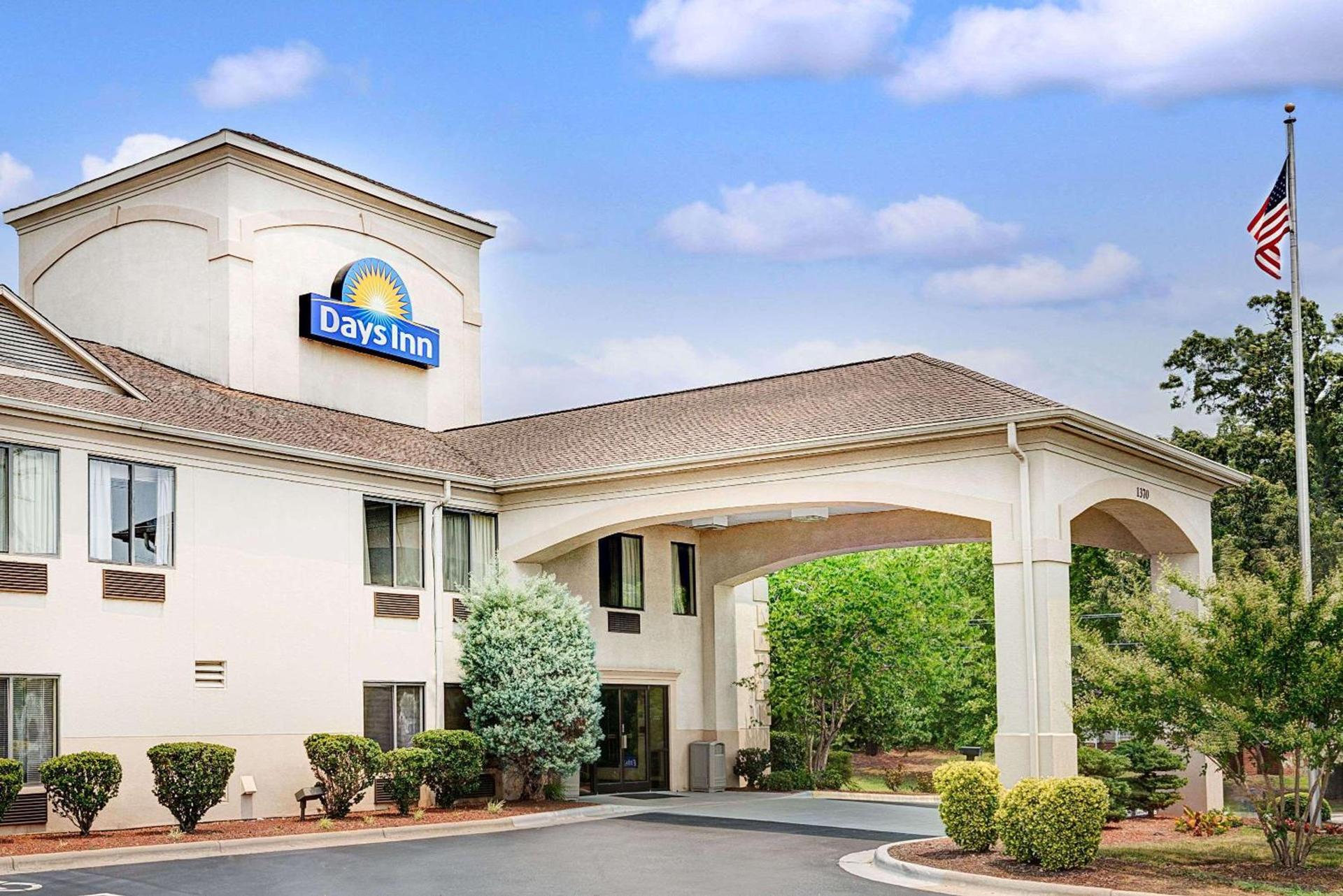 Days Inn by Wyndham Burlington East photo 12