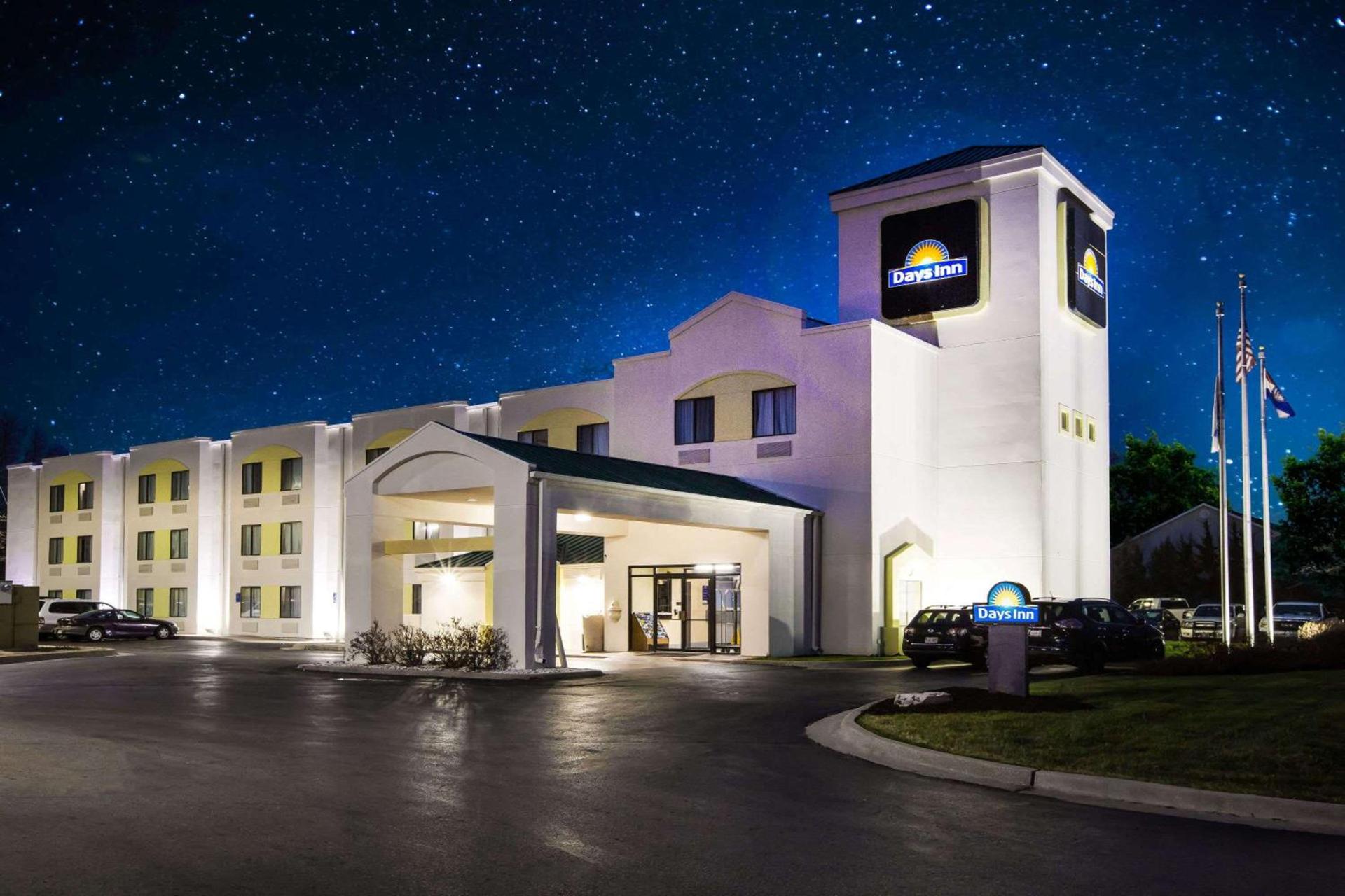 Days Inn by Wyndham Blue Springs photo 2