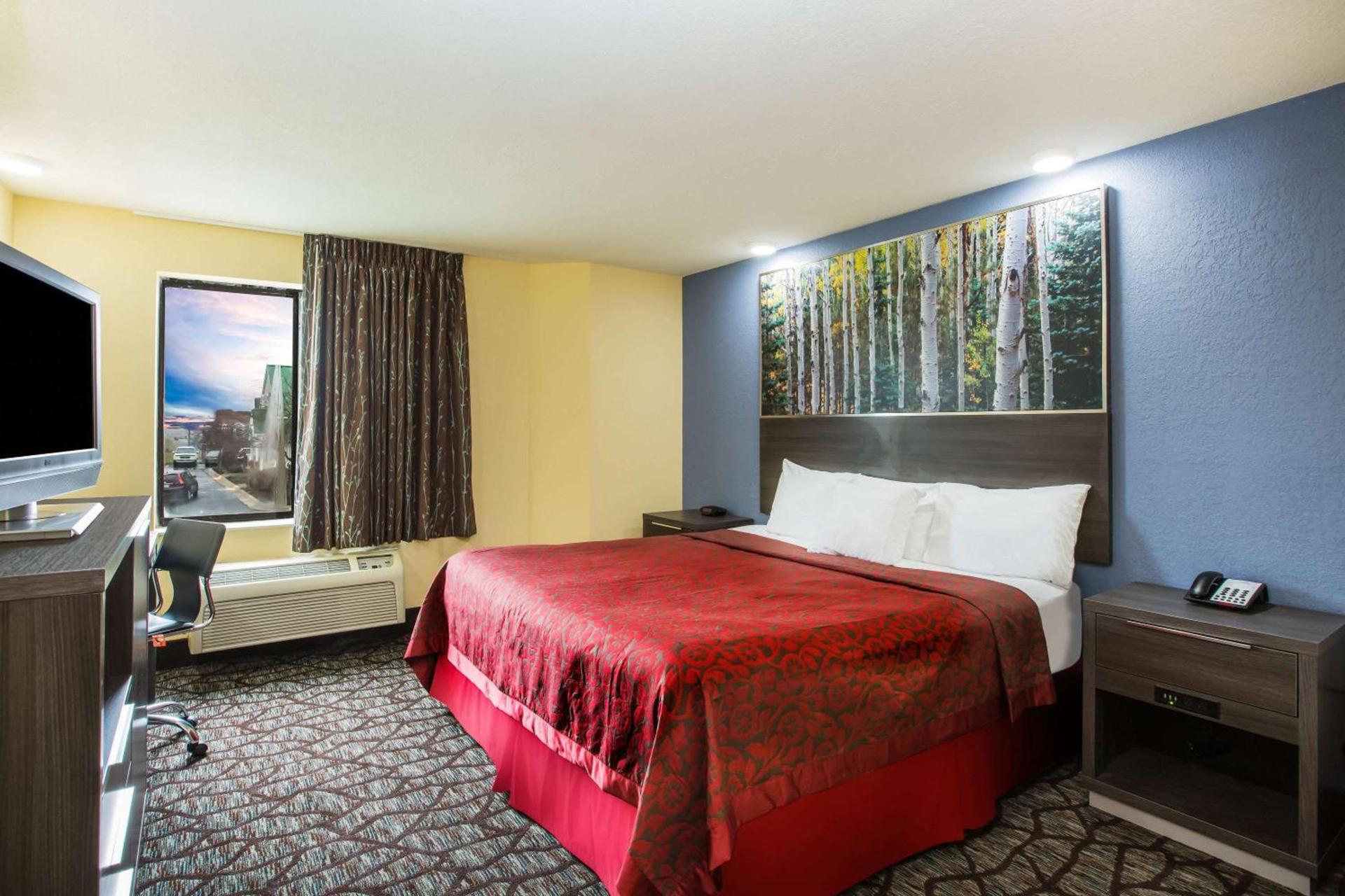 Days Inn by Wyndham Blue Springs photo 12
