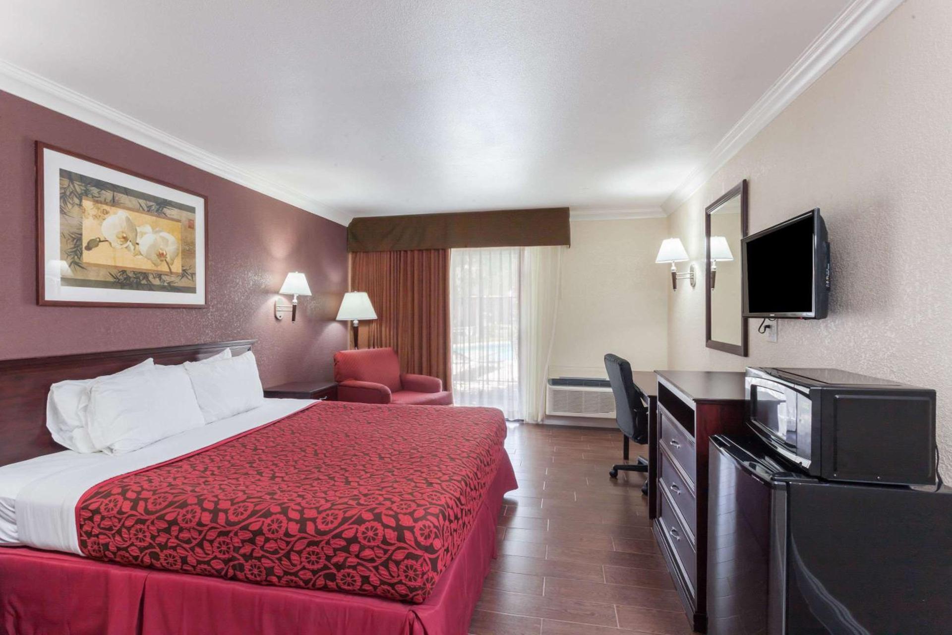 Hospitality Inn photo 13