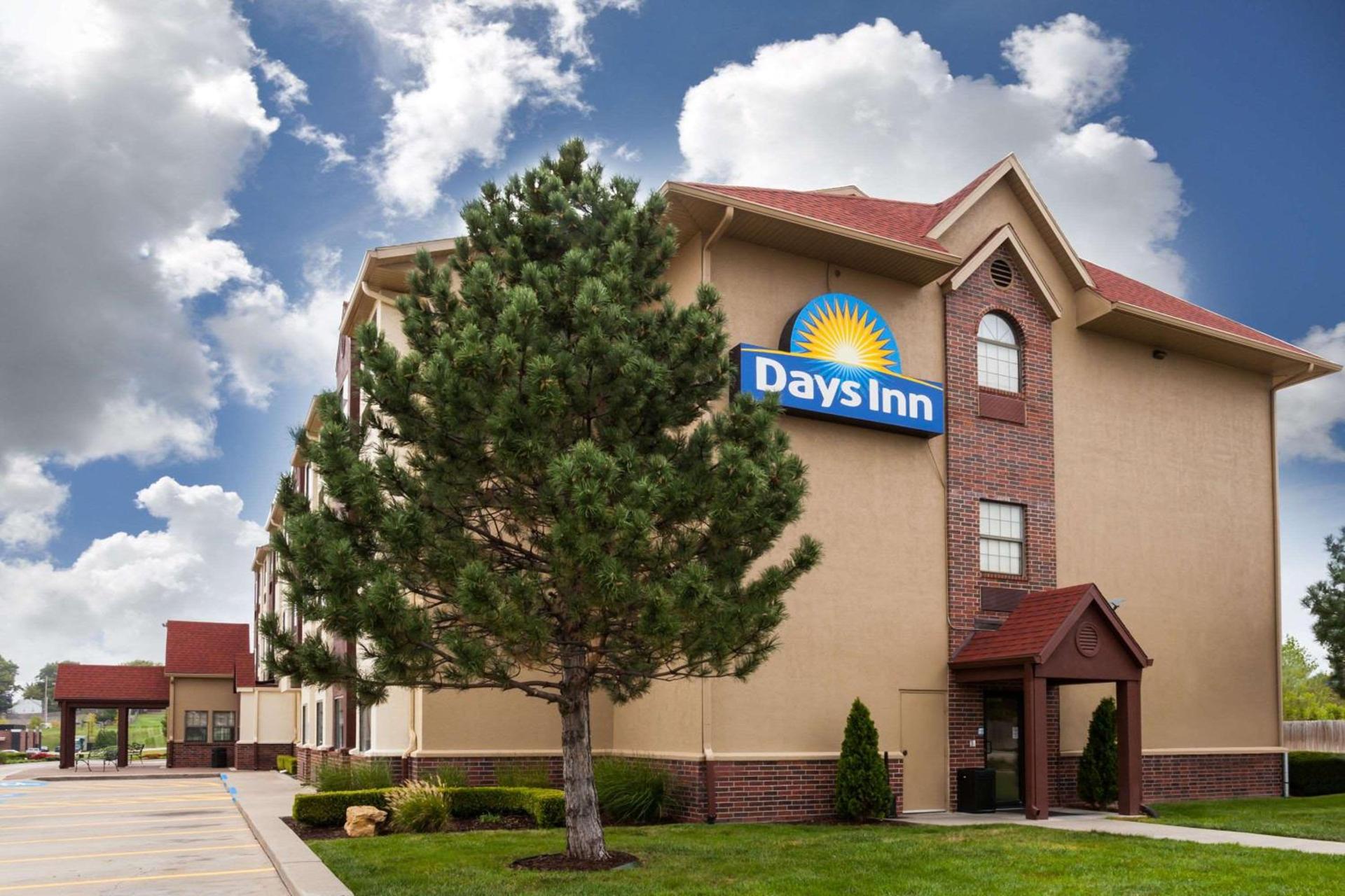 Days Inn by Wyndham near Kansas Speedway photo 2