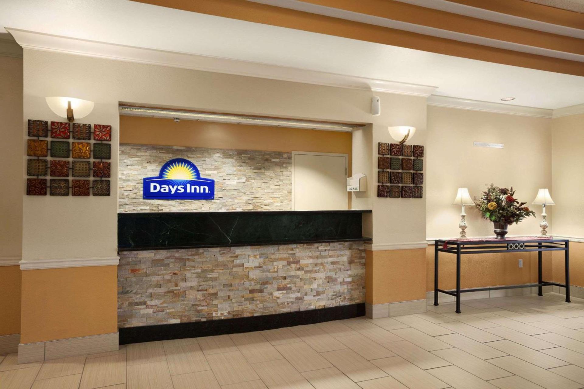 Days Inn & Suites by Wyndham Cedar Rapids photo 3