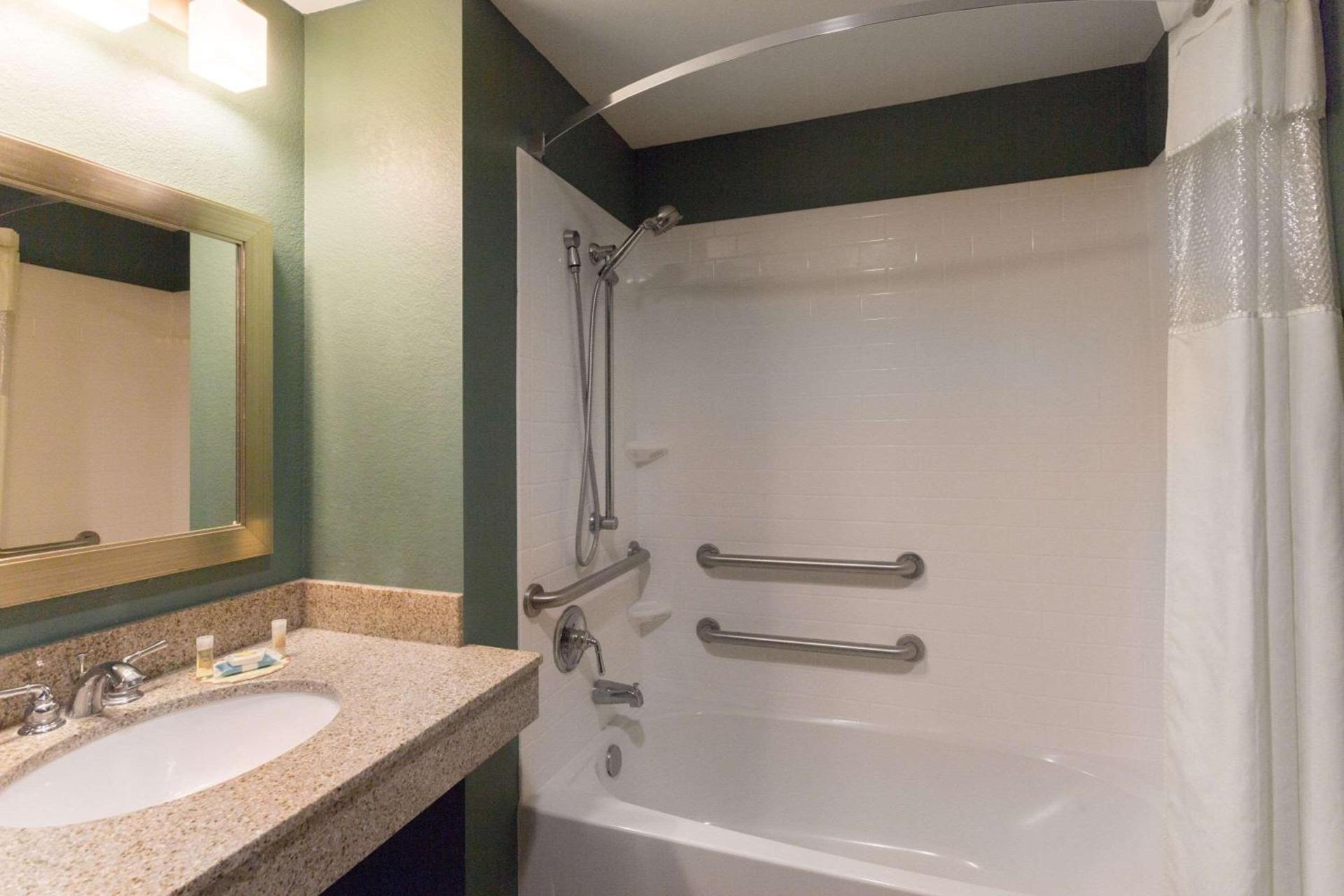 Holiday Inn Express & Suites Palm Coast - I-95 photo 6