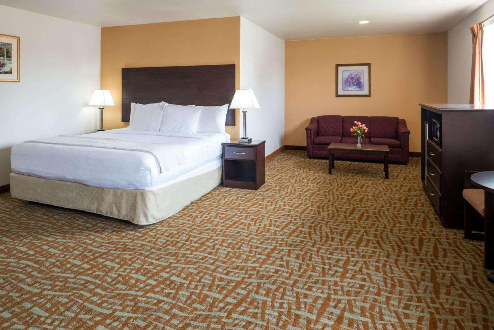 Days Inn & Suites by Wyndham Spokane Airport Airway Heights photo 9