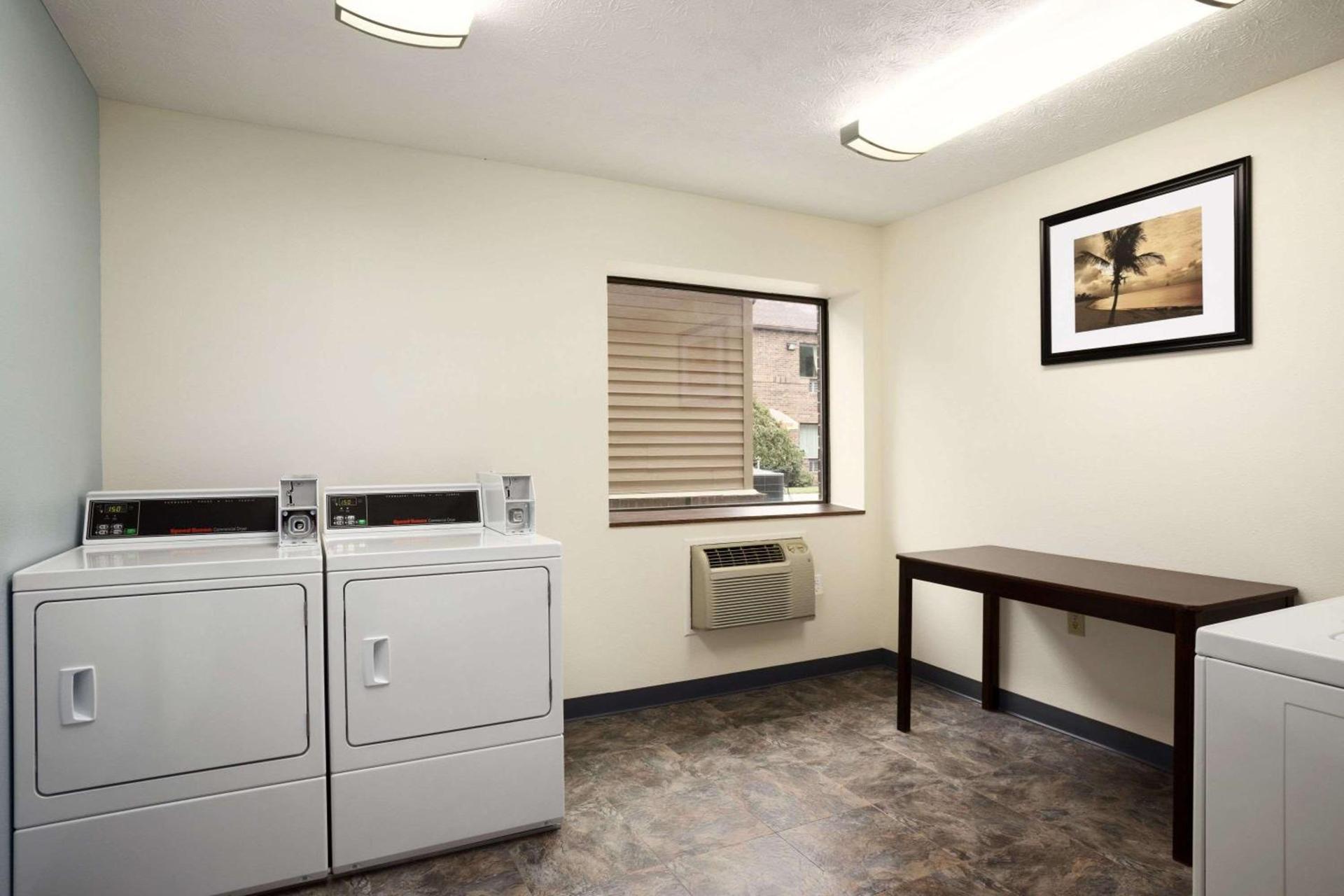Days Inn by Wyndham Middletown photo 15