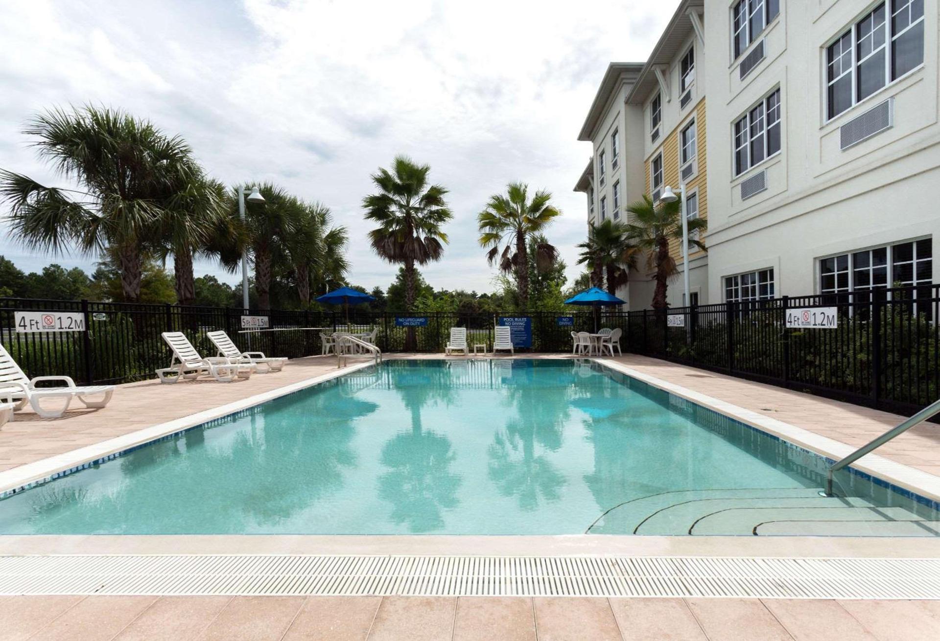 Holiday Inn Express & Suites Palm Coast - I-95 photo 2