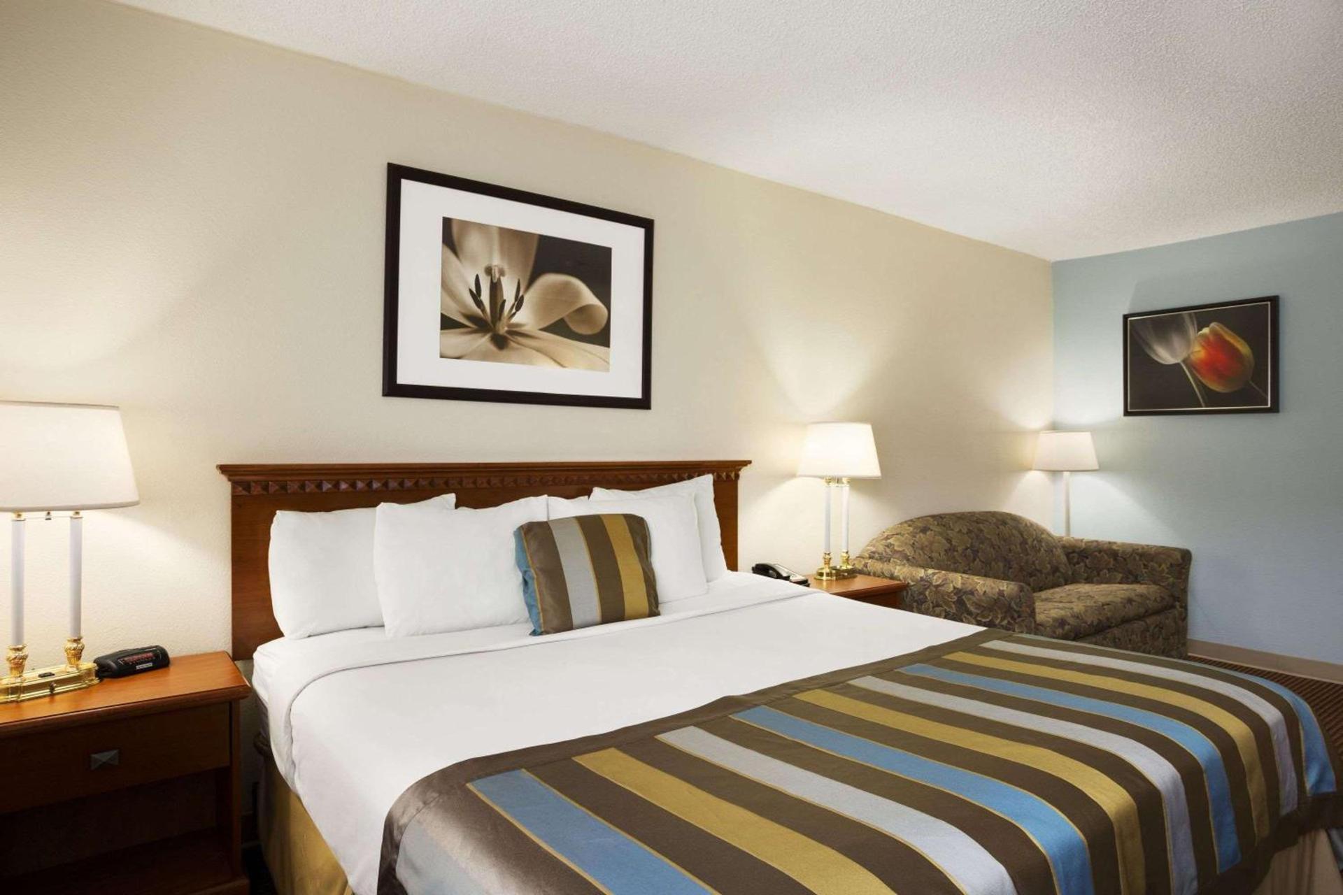 Days Inn by Wyndham Middletown photo 11