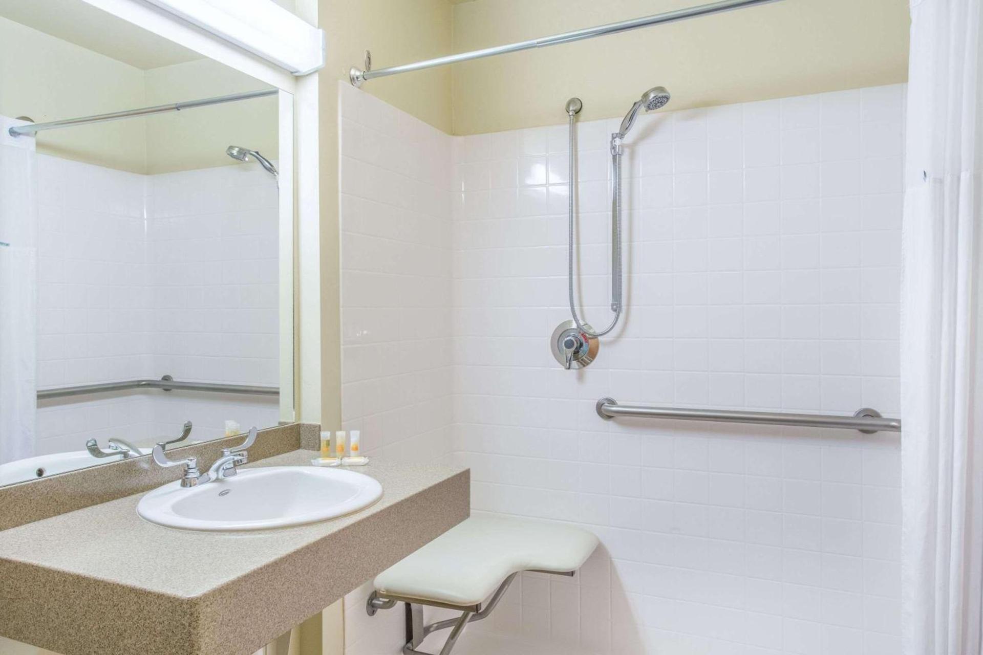 Days Inn by Wyndham Chino Valley photo 13