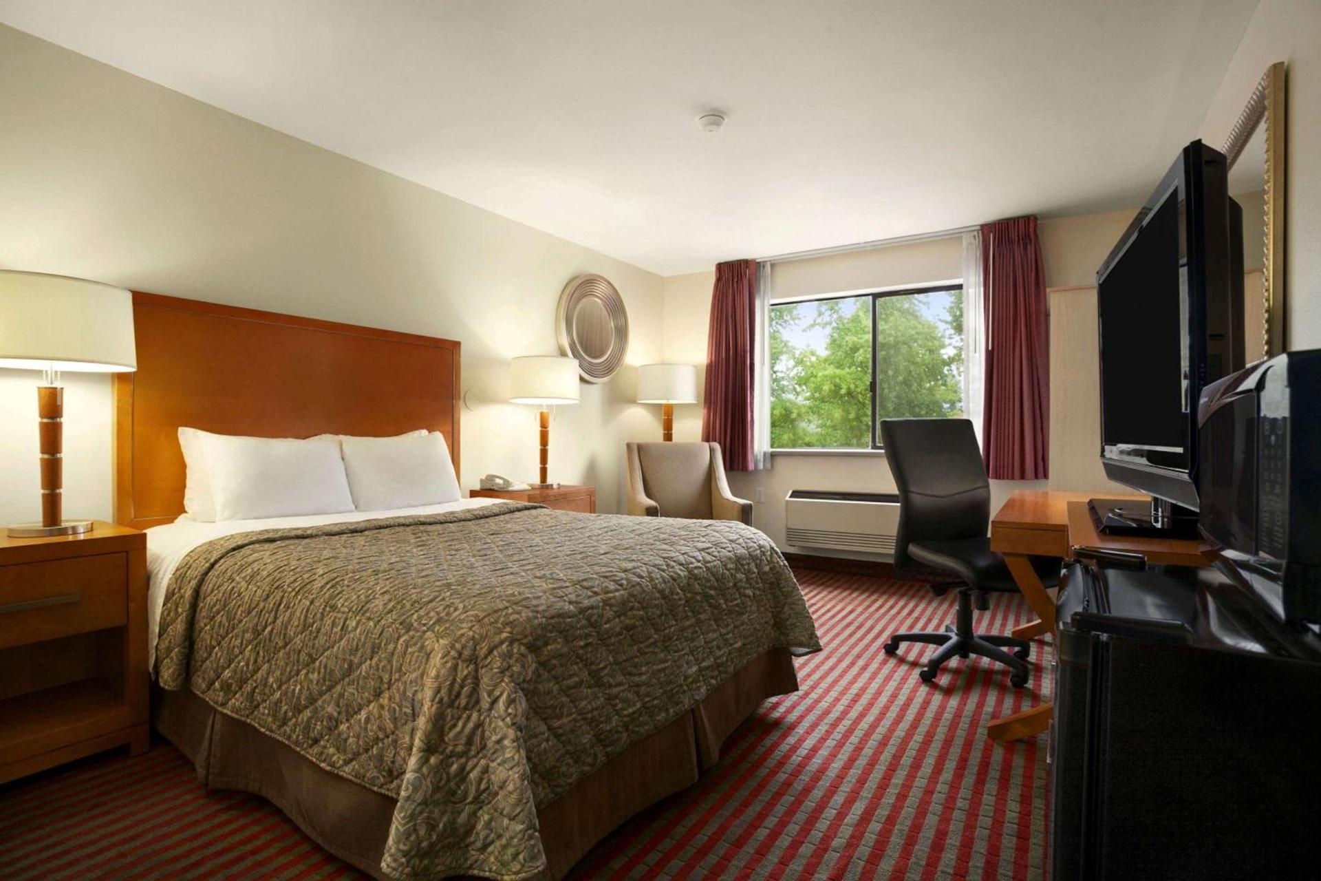 Spark by Hilton Kent Seattle photo 10
