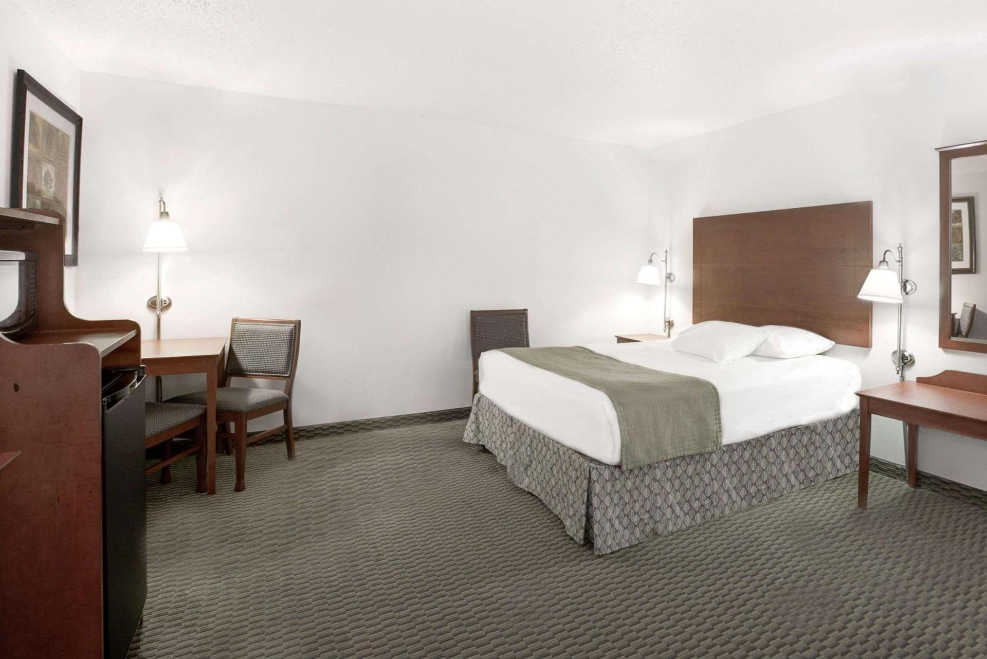 Days Inn by Wyndham Carroll photo 4