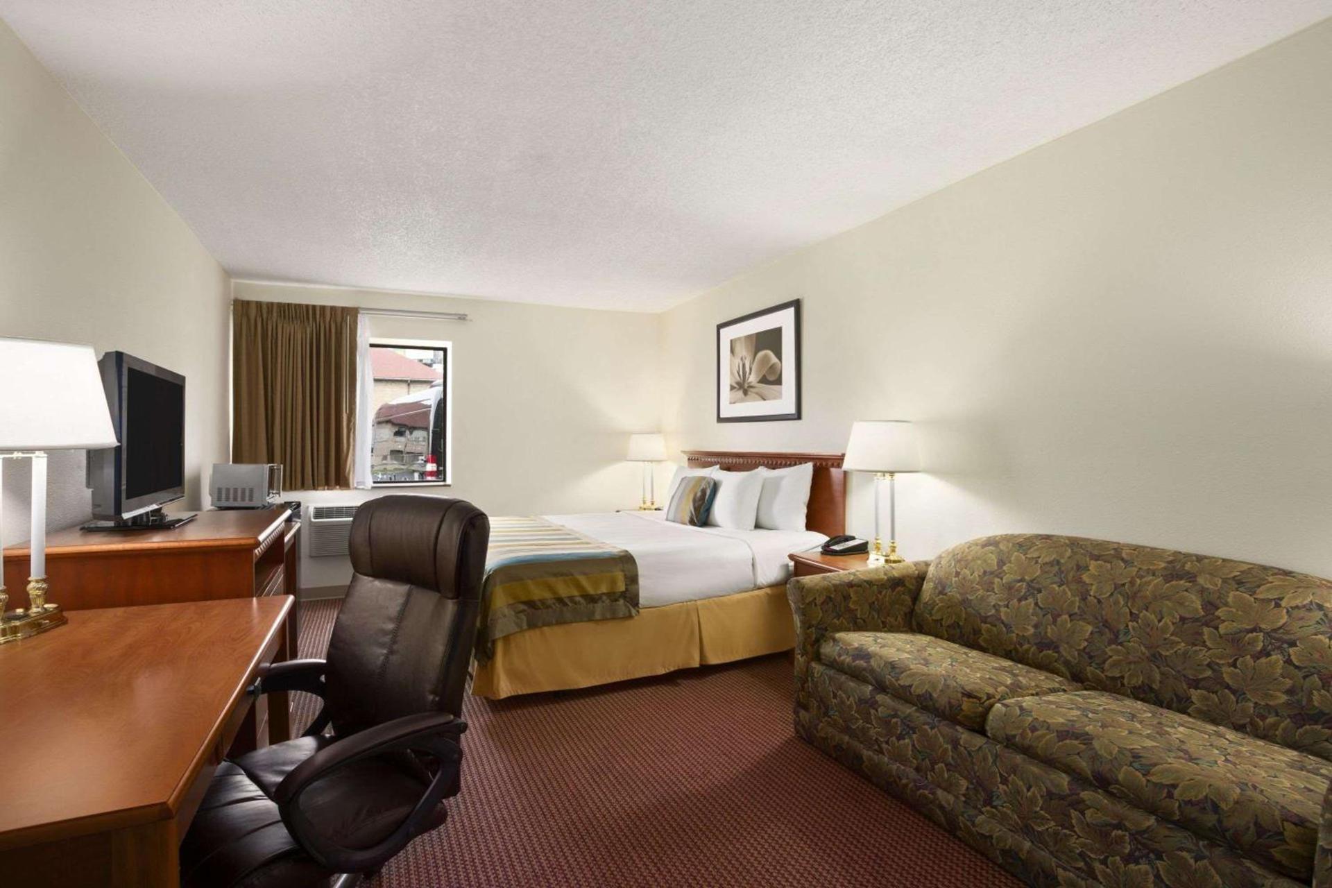 Days Inn by Wyndham Middletown photo 12
