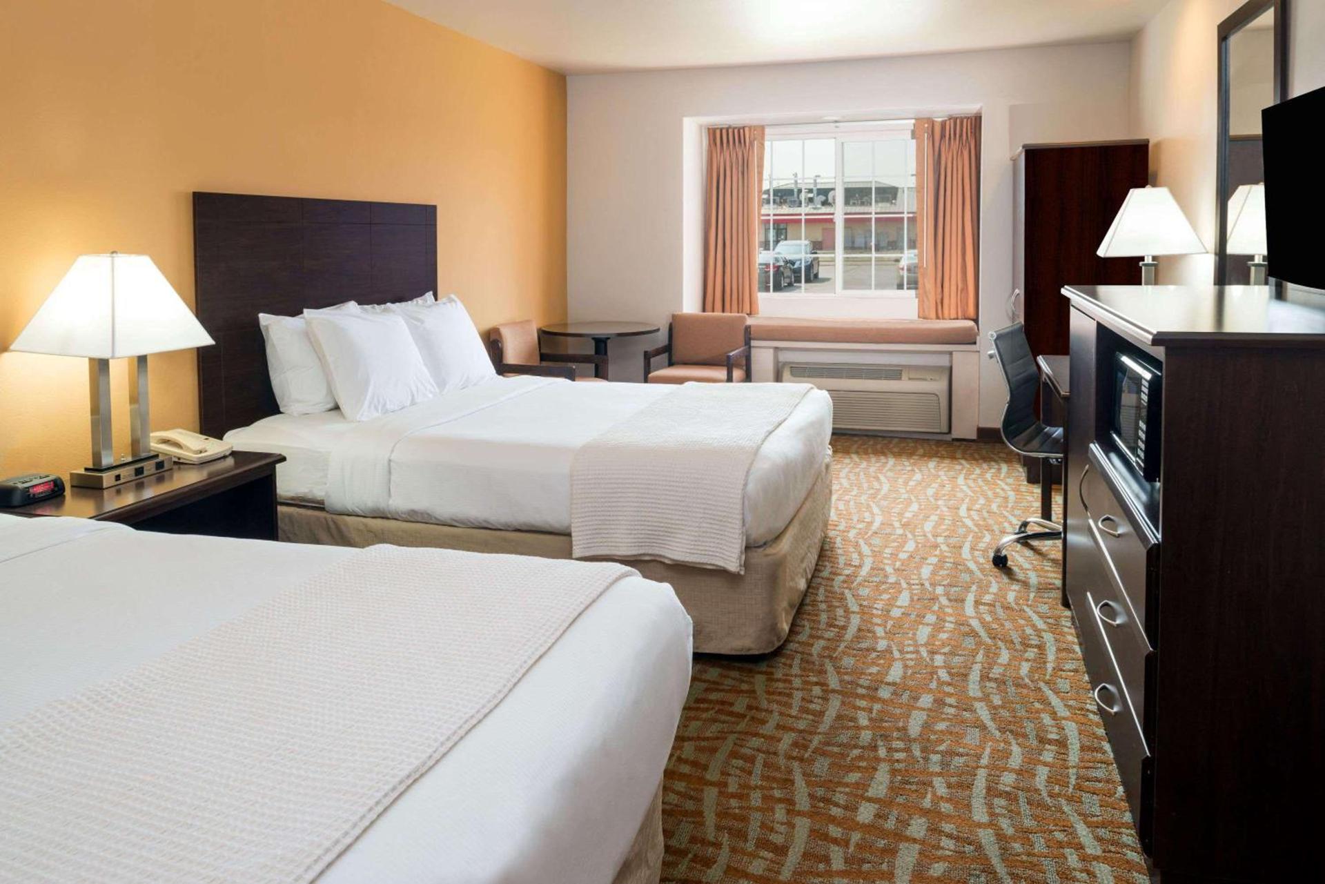 Days Inn & Suites by Wyndham Spokane Airport Airway Heights photo 6