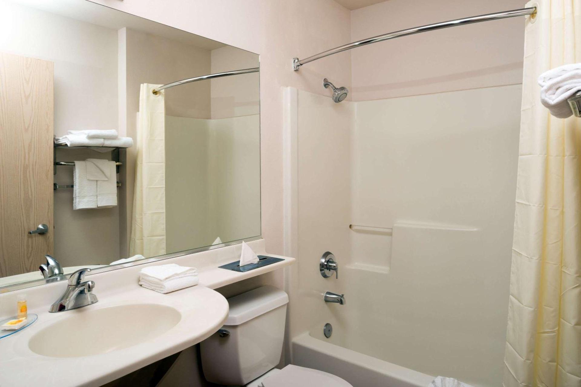 Days Inn & Suites by Wyndham Spokane Airport Airway Heights photo 8