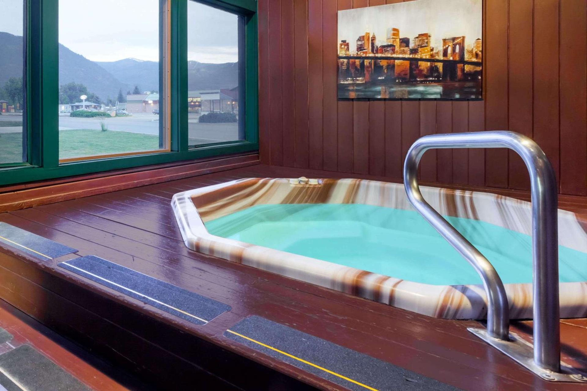 Sandpoint Inn photo 3