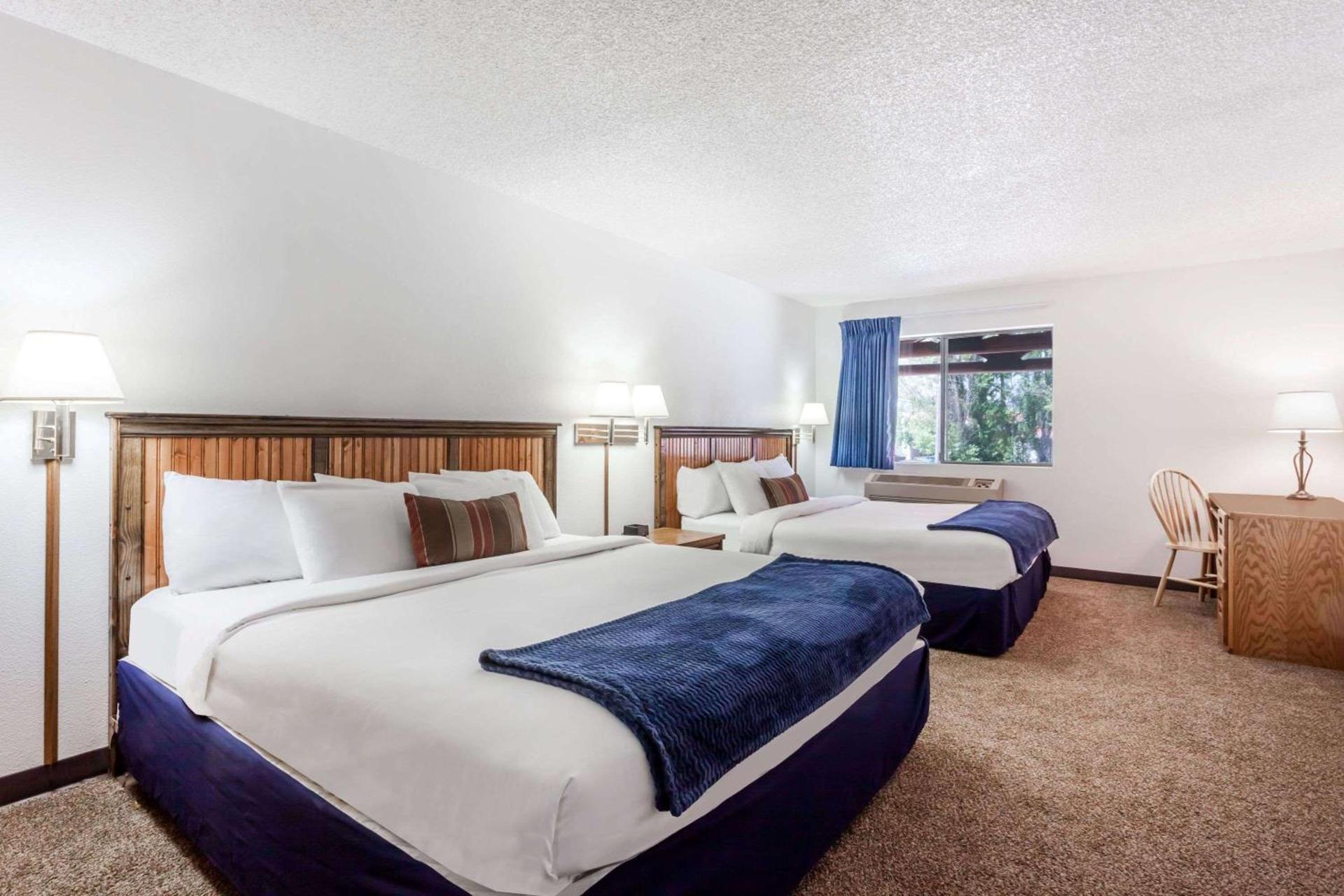 Sandpoint Inn photo 11