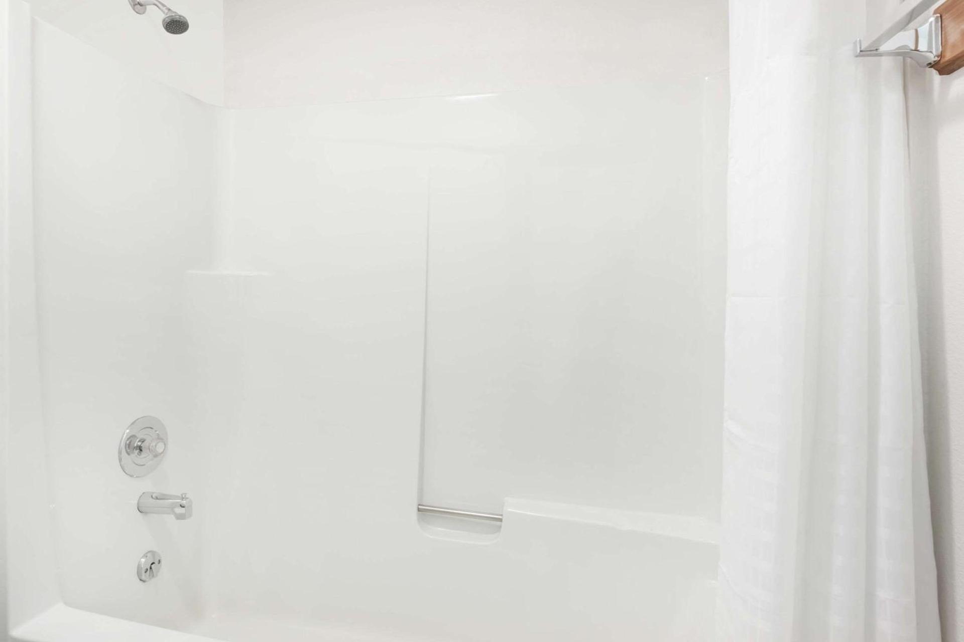 Sandpoint Inn photo 7