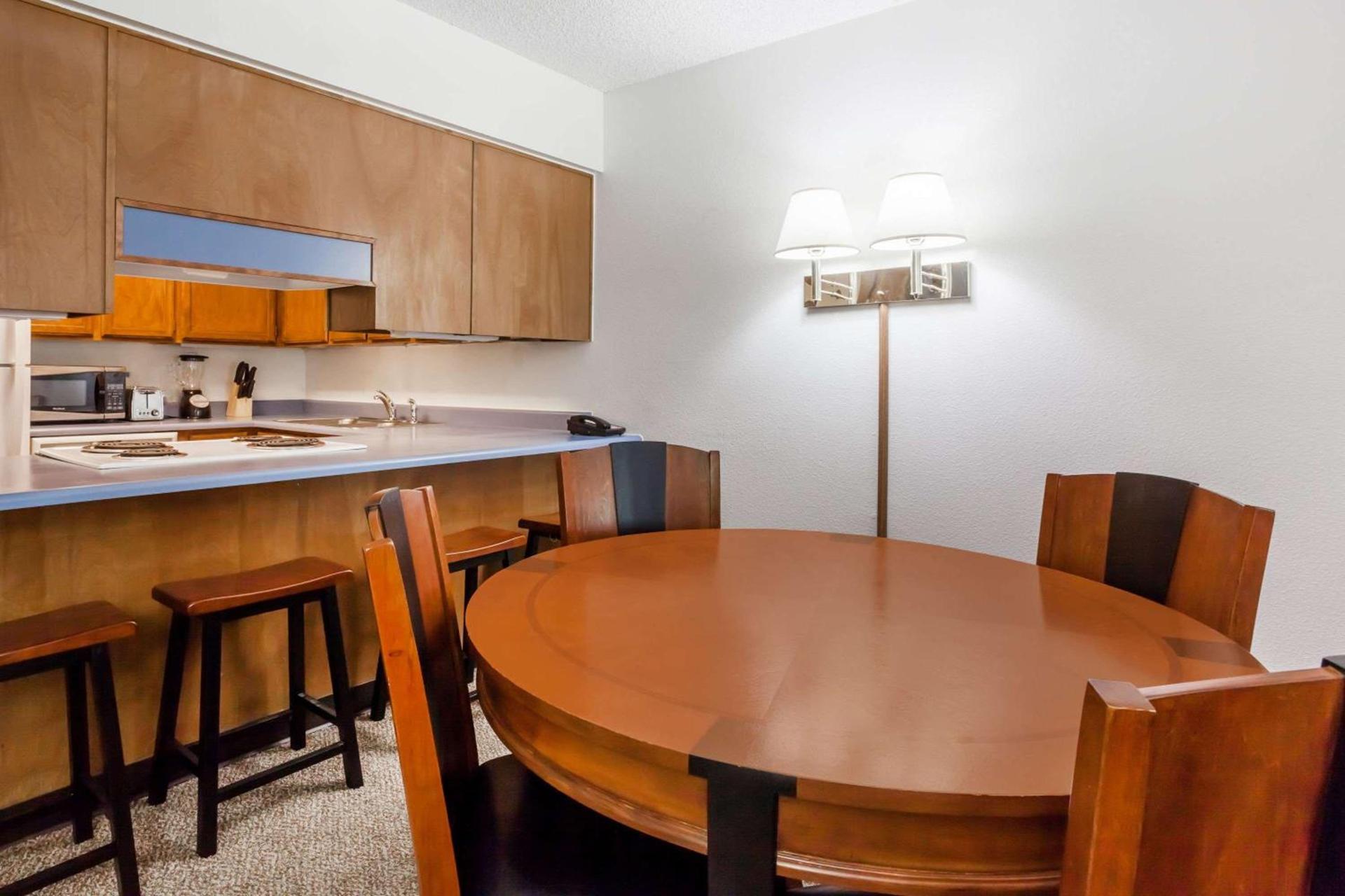 Sandpoint Inn photo 10