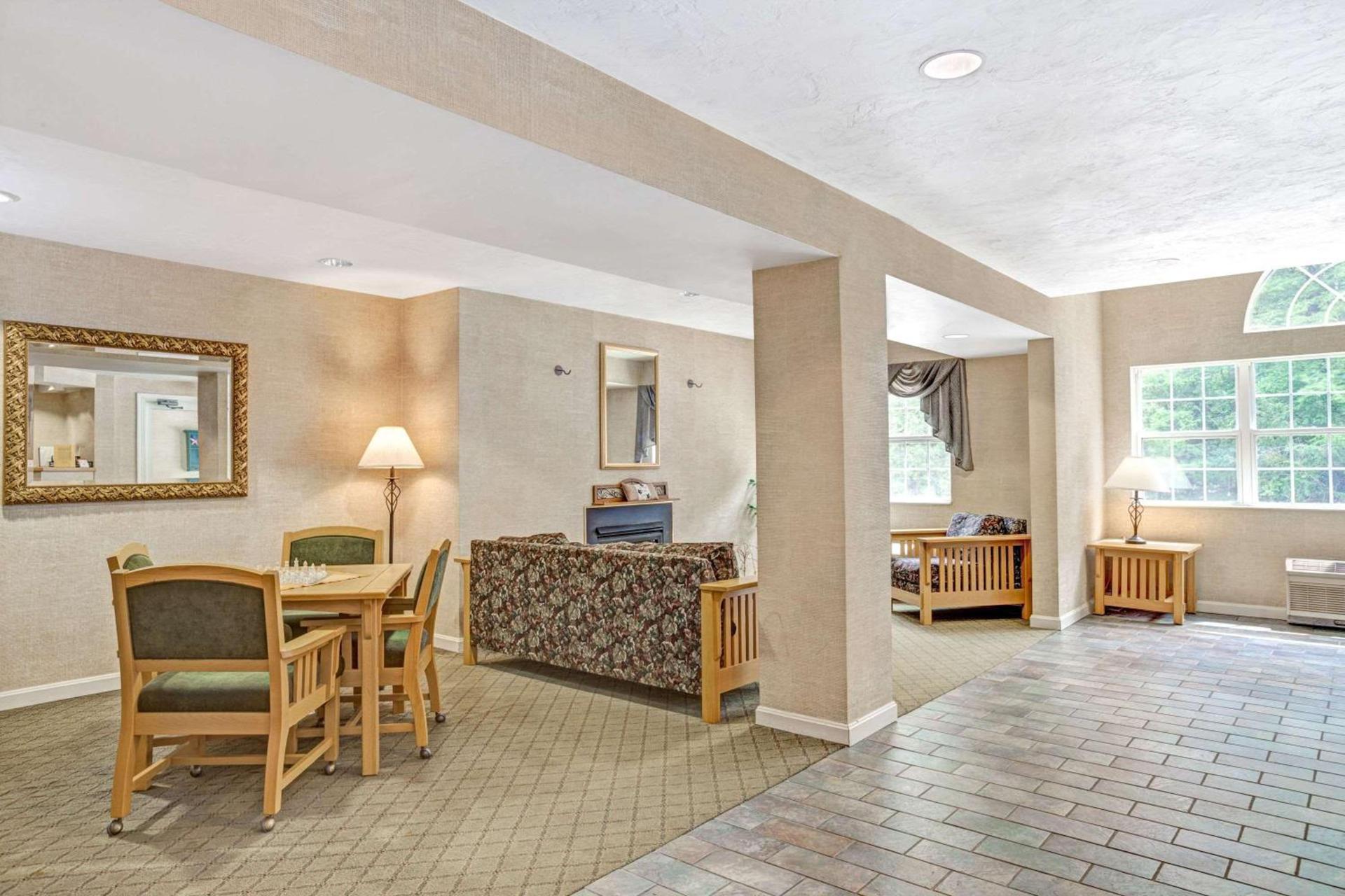 Days Inn by Wyndham Sturbridge photo 8