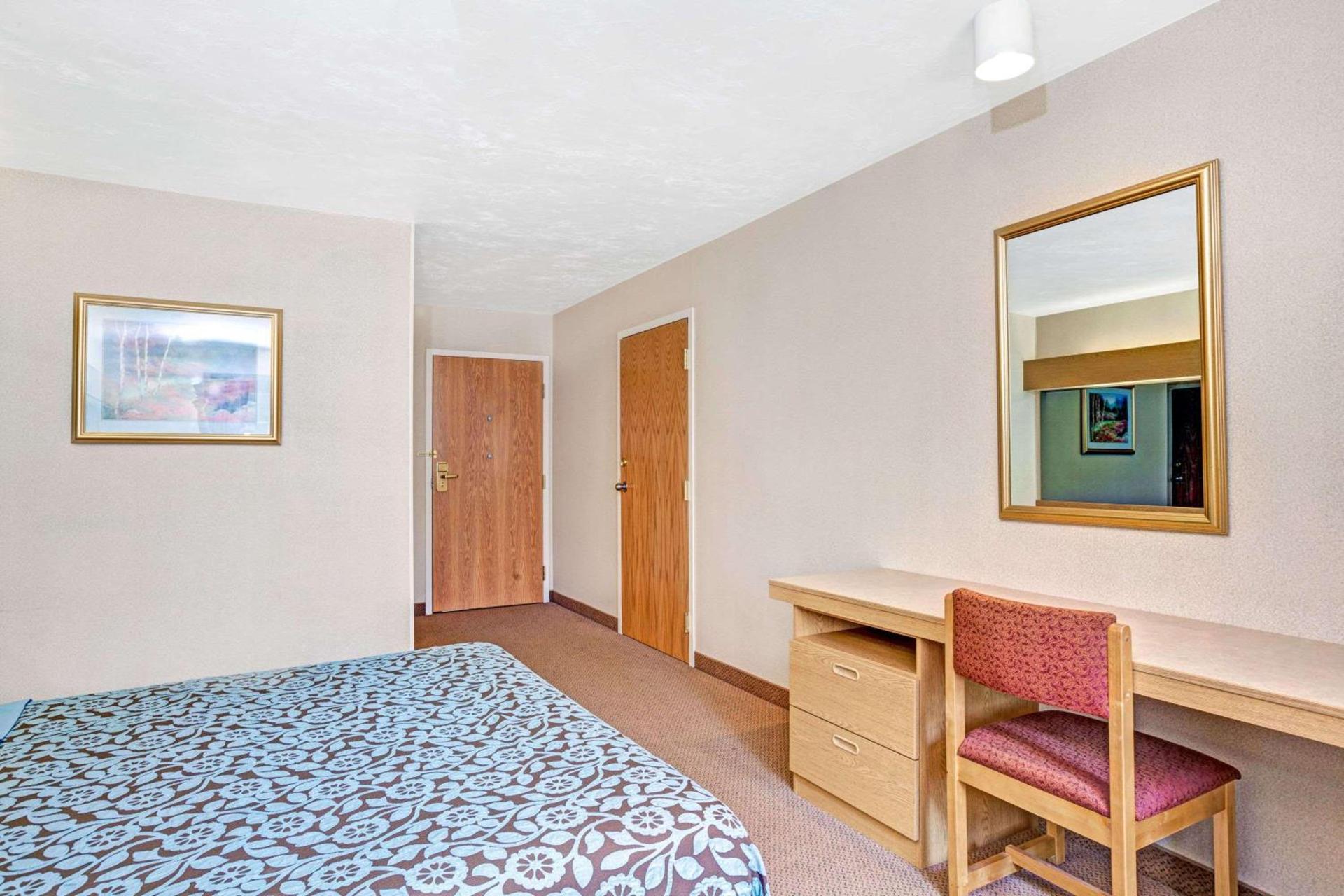 Days Inn by Wyndham Sturbridge photo 4